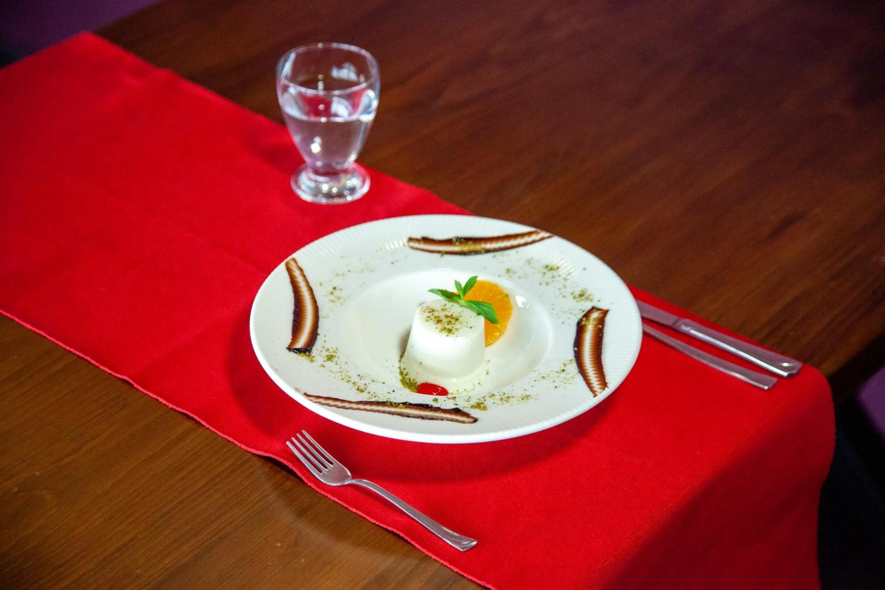 Restaurant/places to eat in AKCAKOCA EFTELYA OTEl