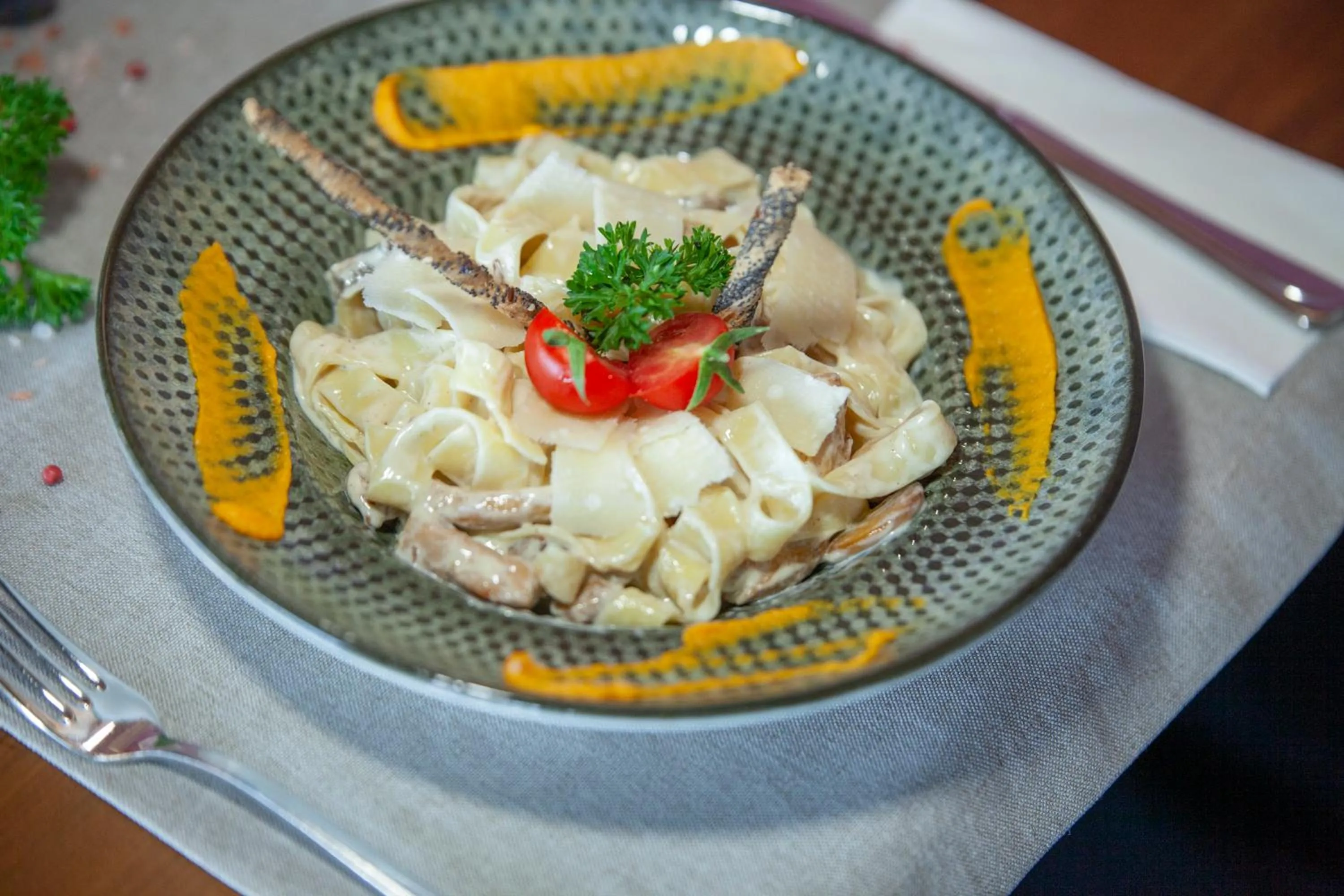 Restaurant/places to eat in AKCAKOCA EFTELYA OTEl