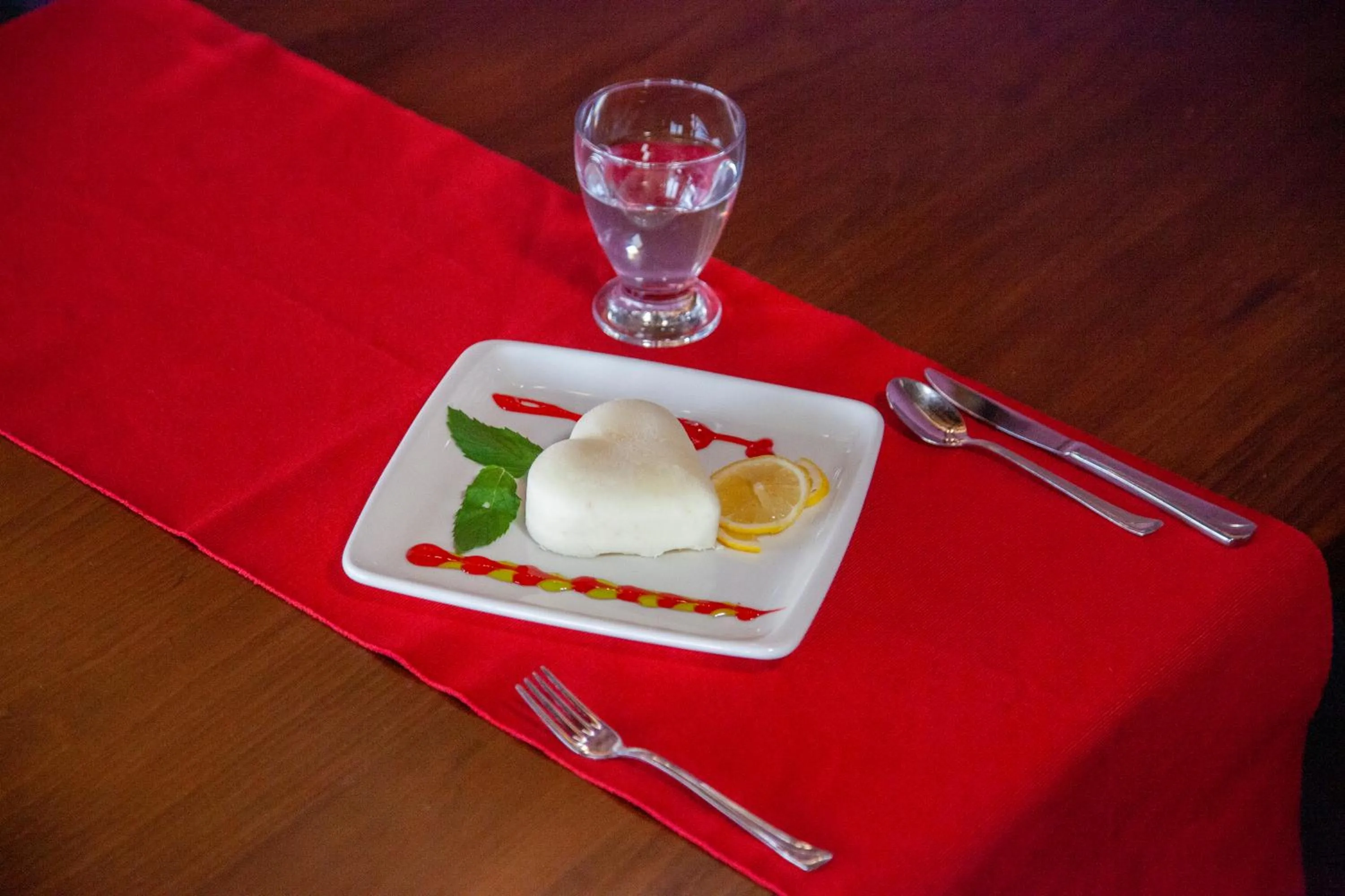 Restaurant/places to eat in AKCAKOCA EFTELYA OTEl