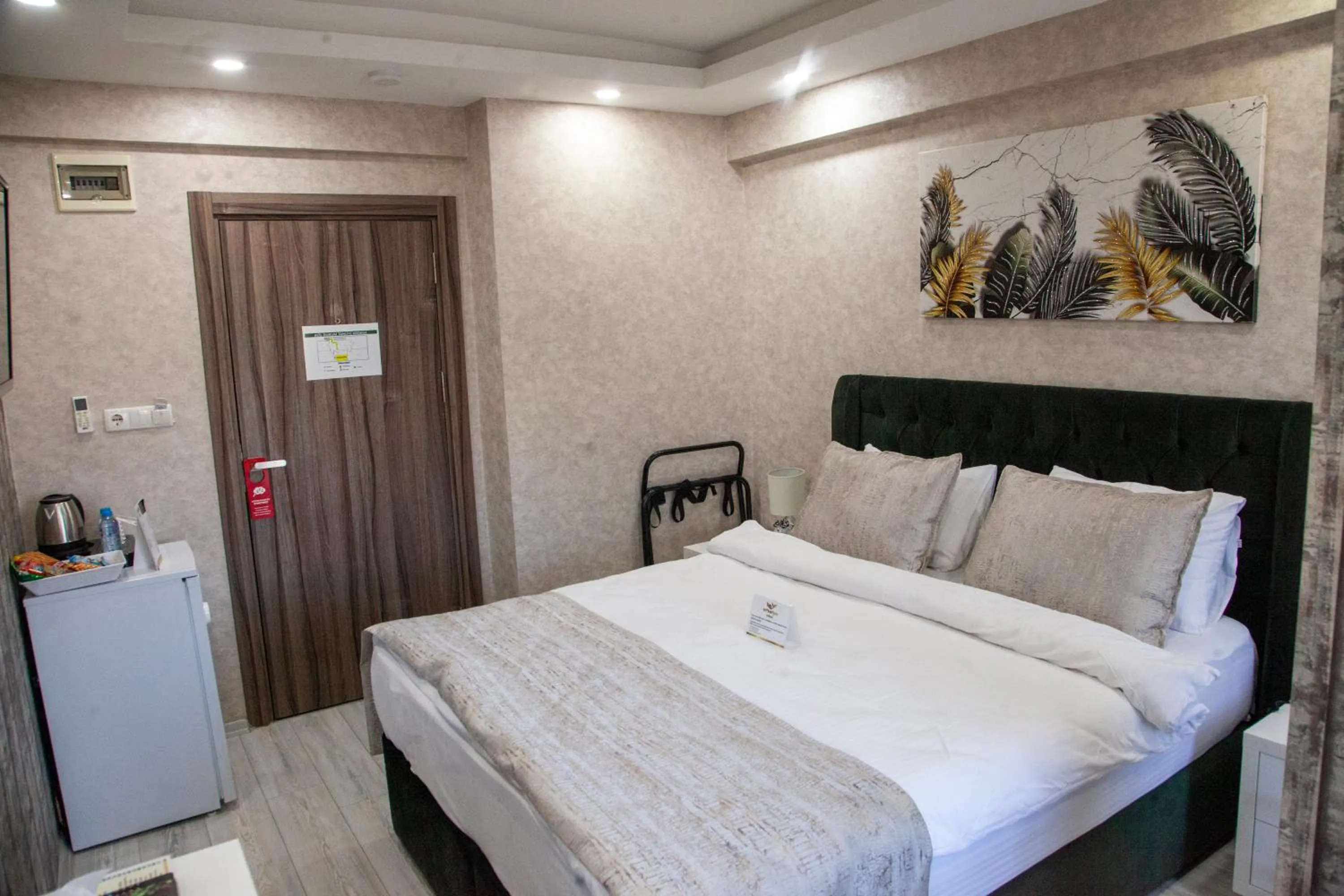 Bed in AKCAKOCA EFTELYA OTEl