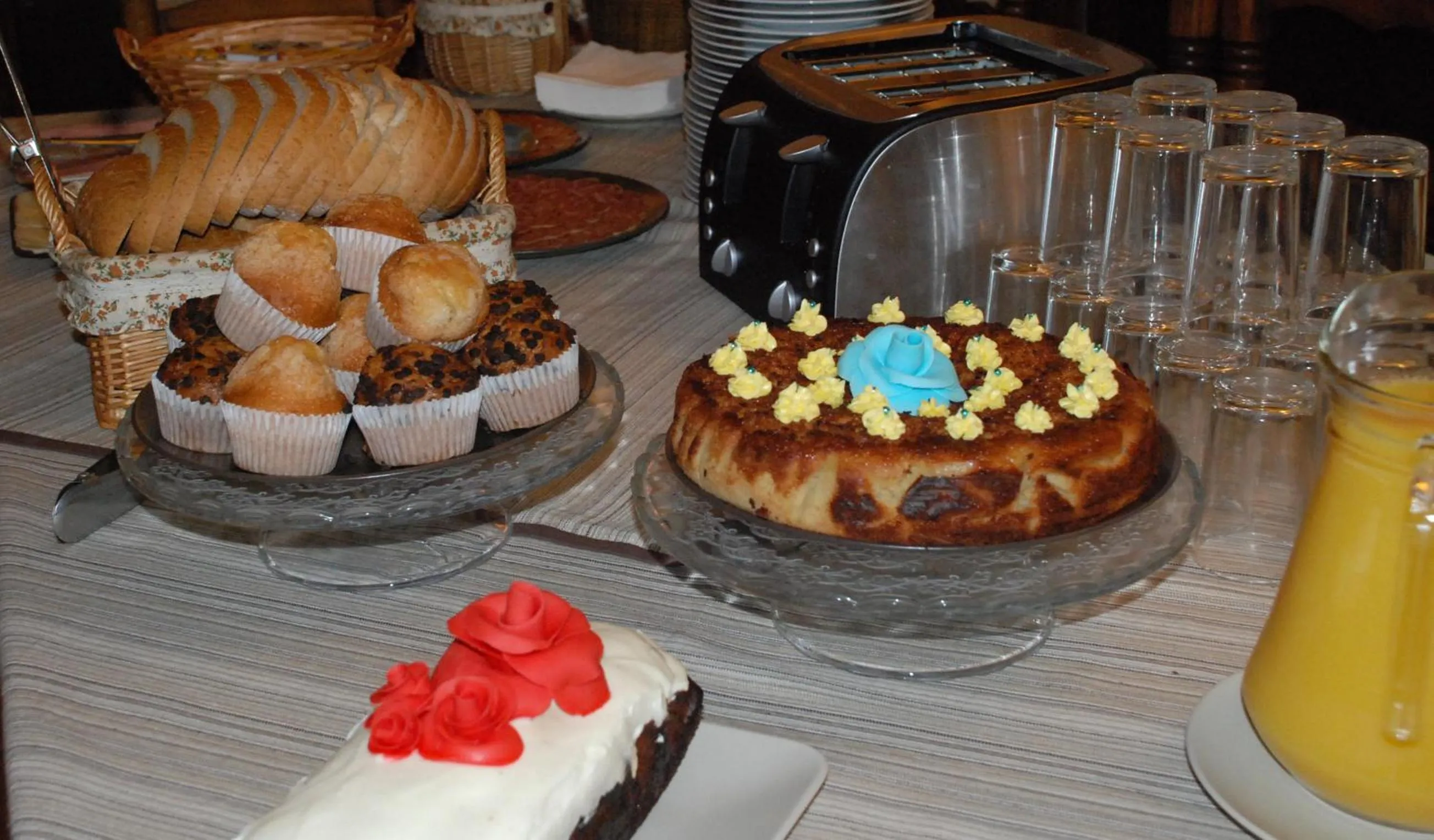 Buffet breakfast in Hostal Rural Moratín