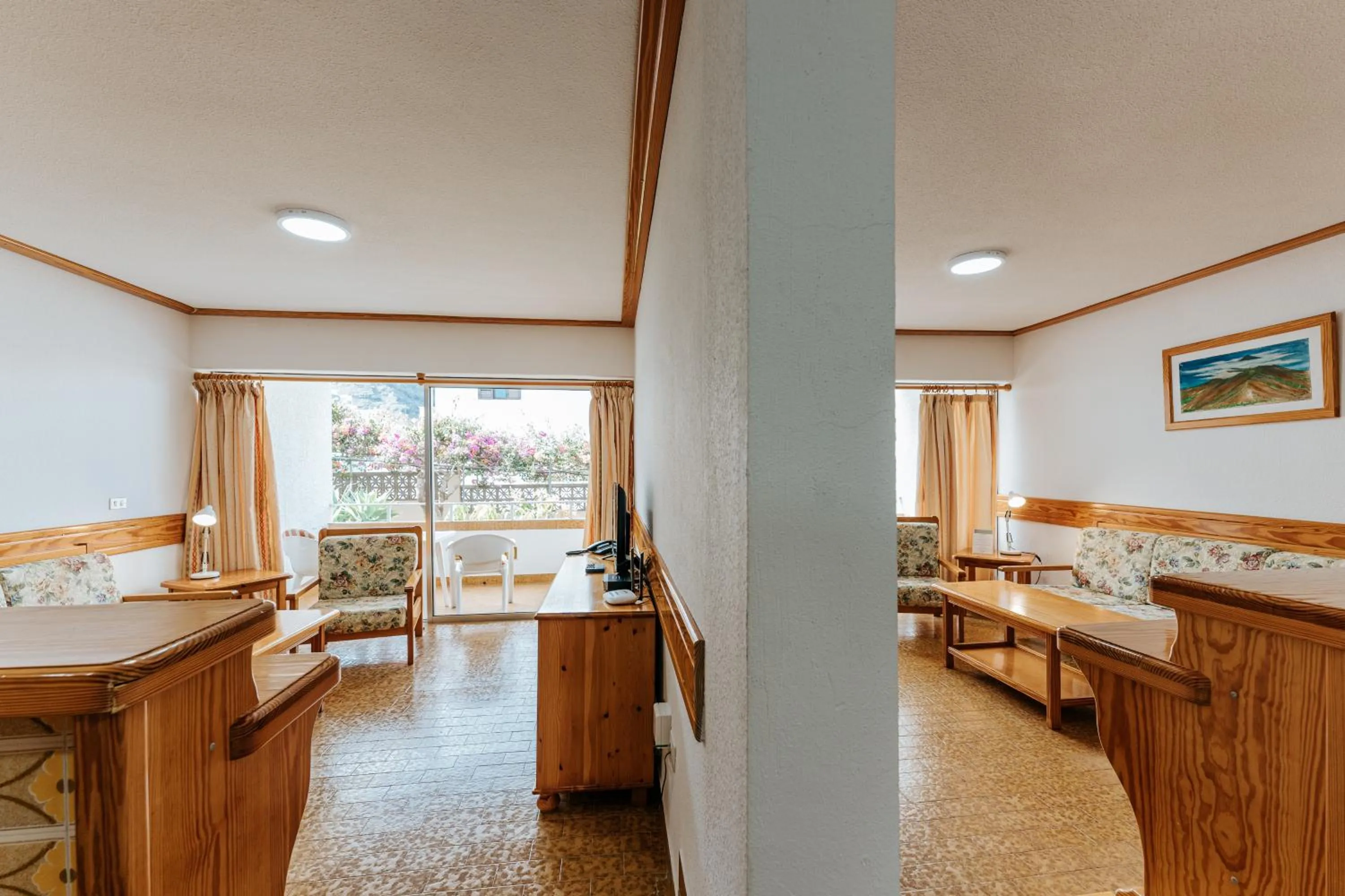 Living room, Restaurant/Places to Eat in Atlantis Park Resort