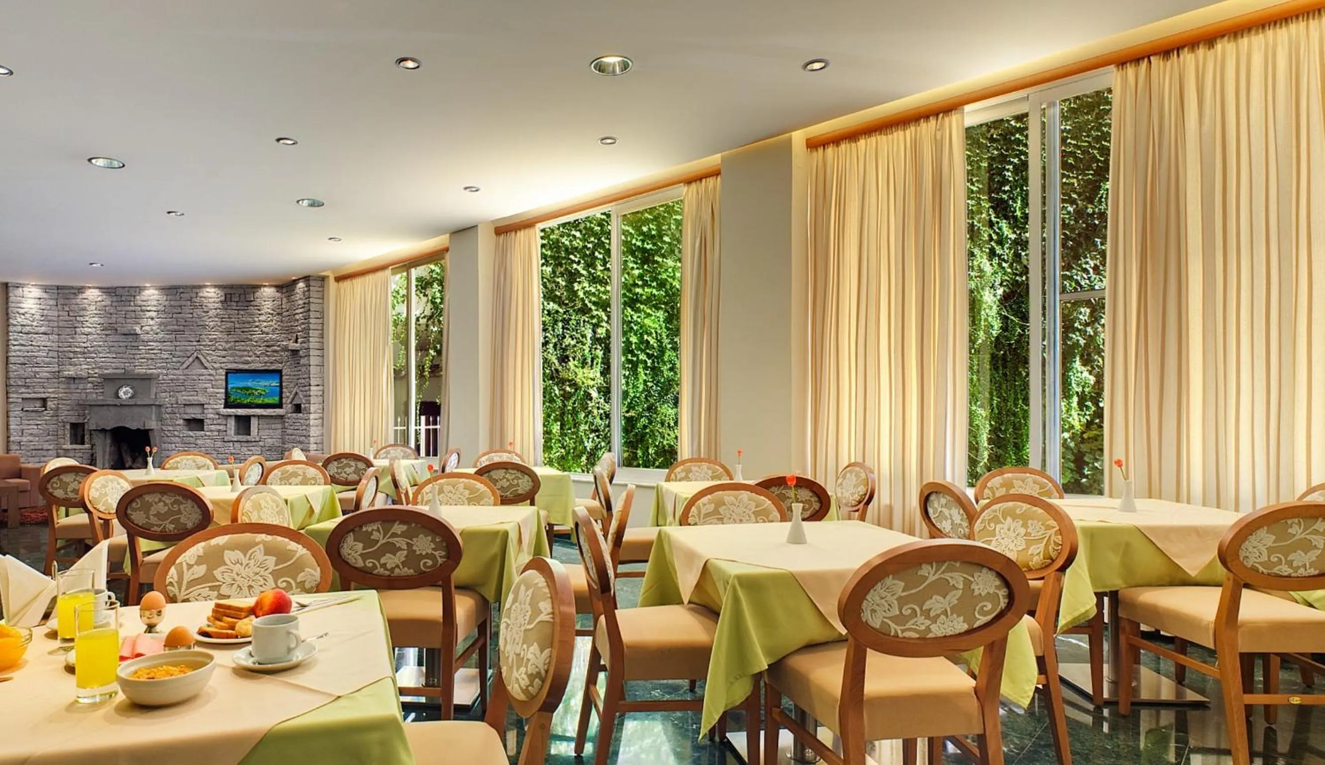 Restaurant/places to eat in Dioni Hotel