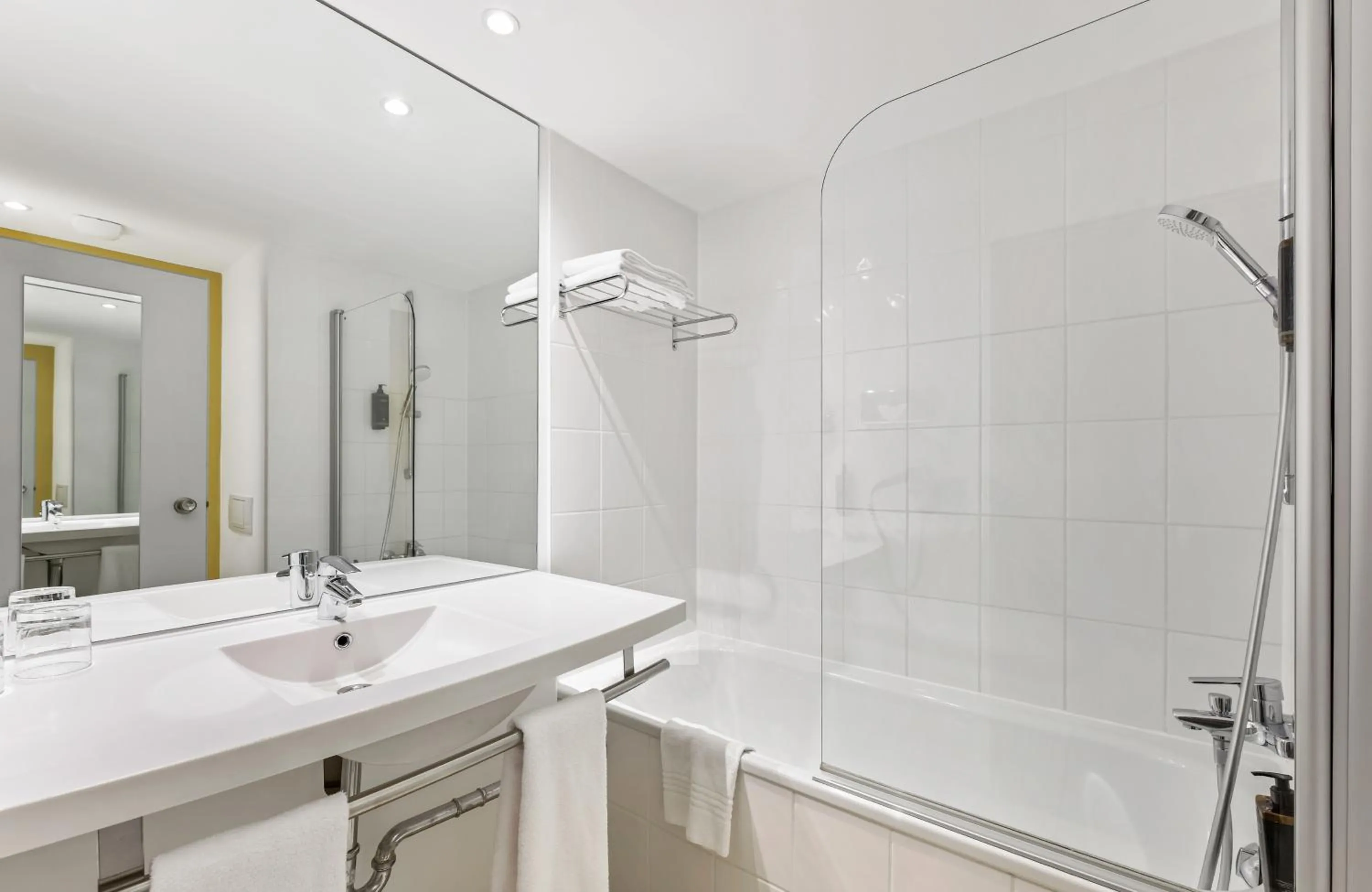 Bathroom in ibis Hotel Hannover Medical Park