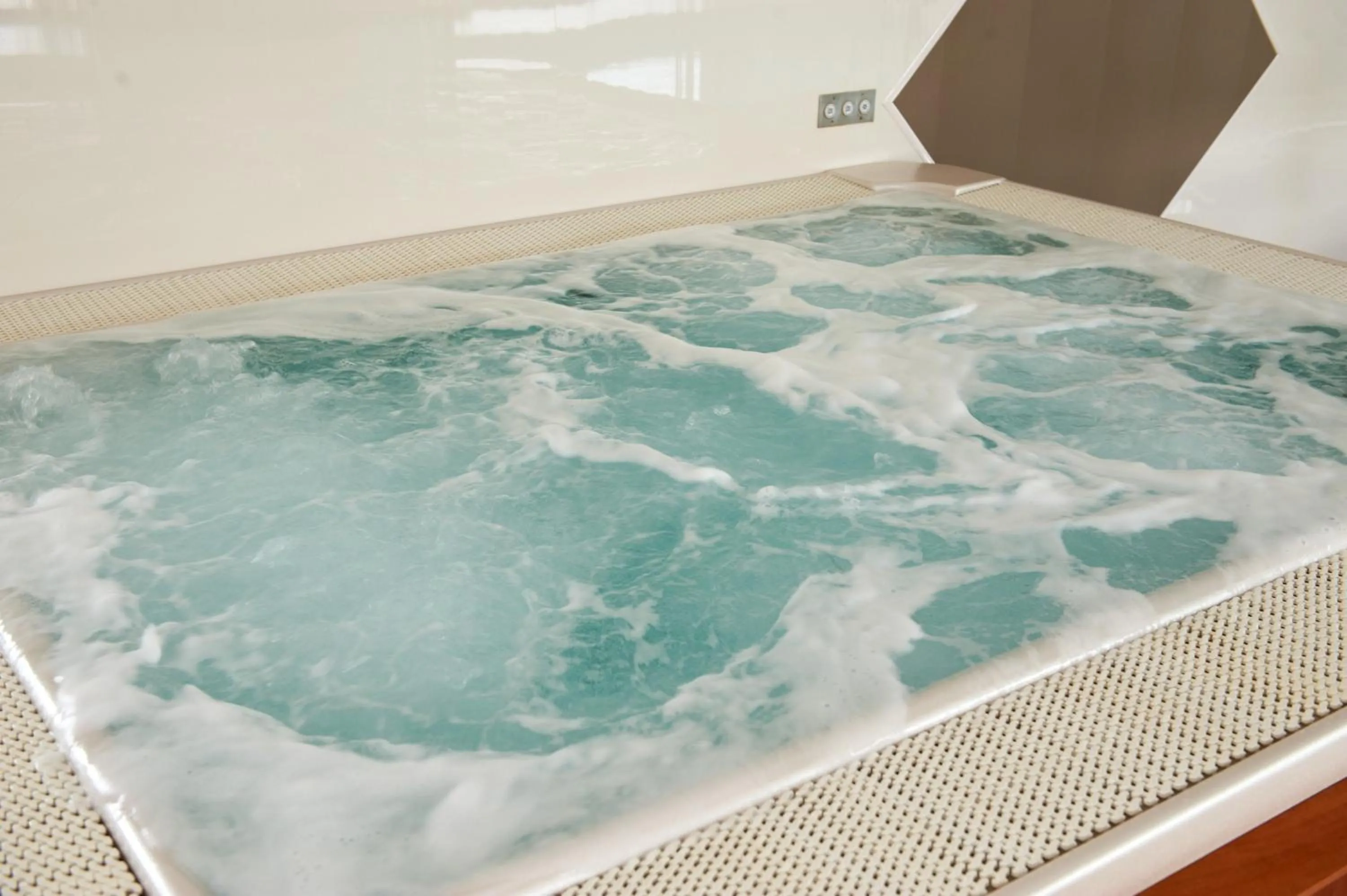 Hot Tub in Domaine de Kerzuat