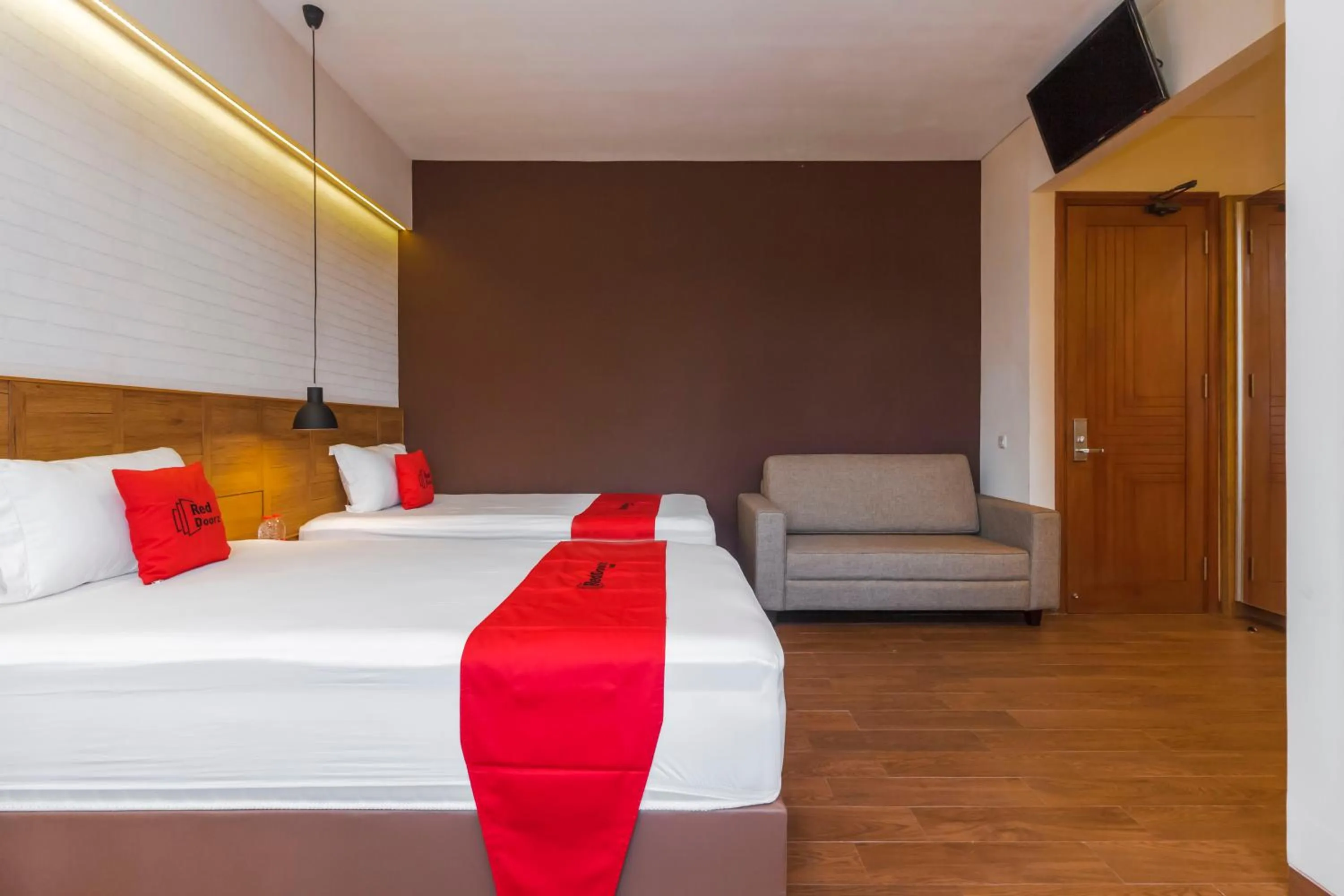 Bedroom, Bed in RedDoorz Plus @ CBD Bintaro