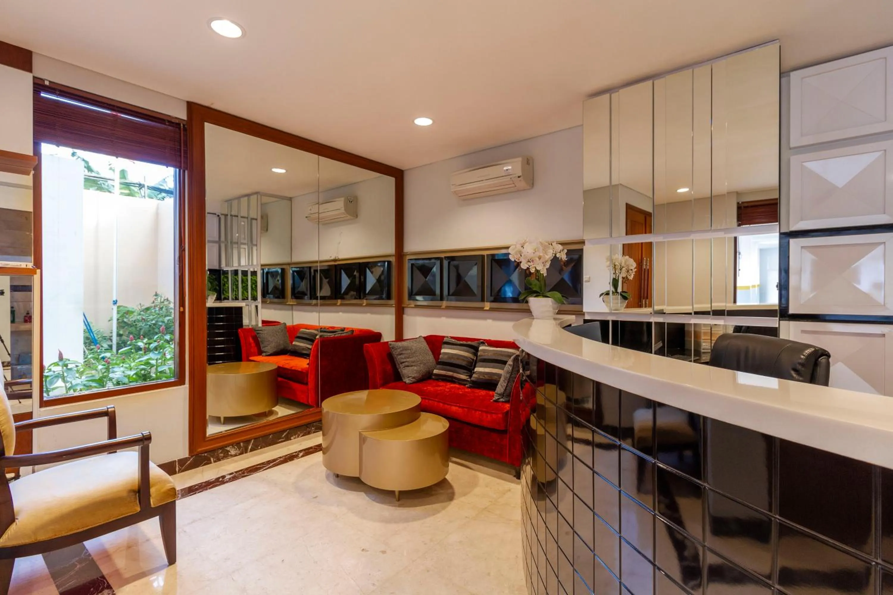 Lobby or reception in RedDoorz Plus @ CBD Bintaro