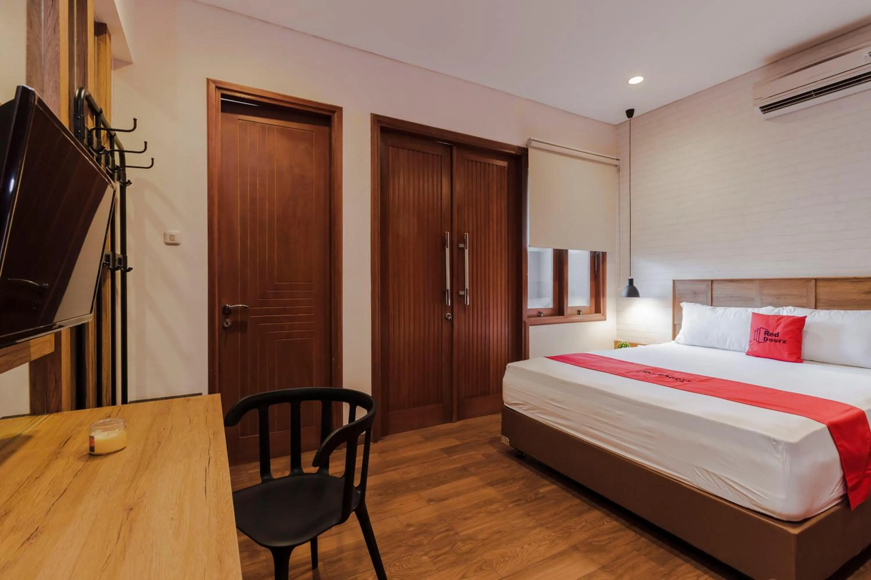 Bedroom, Bed in RedDoorz Plus @ CBD Bintaro