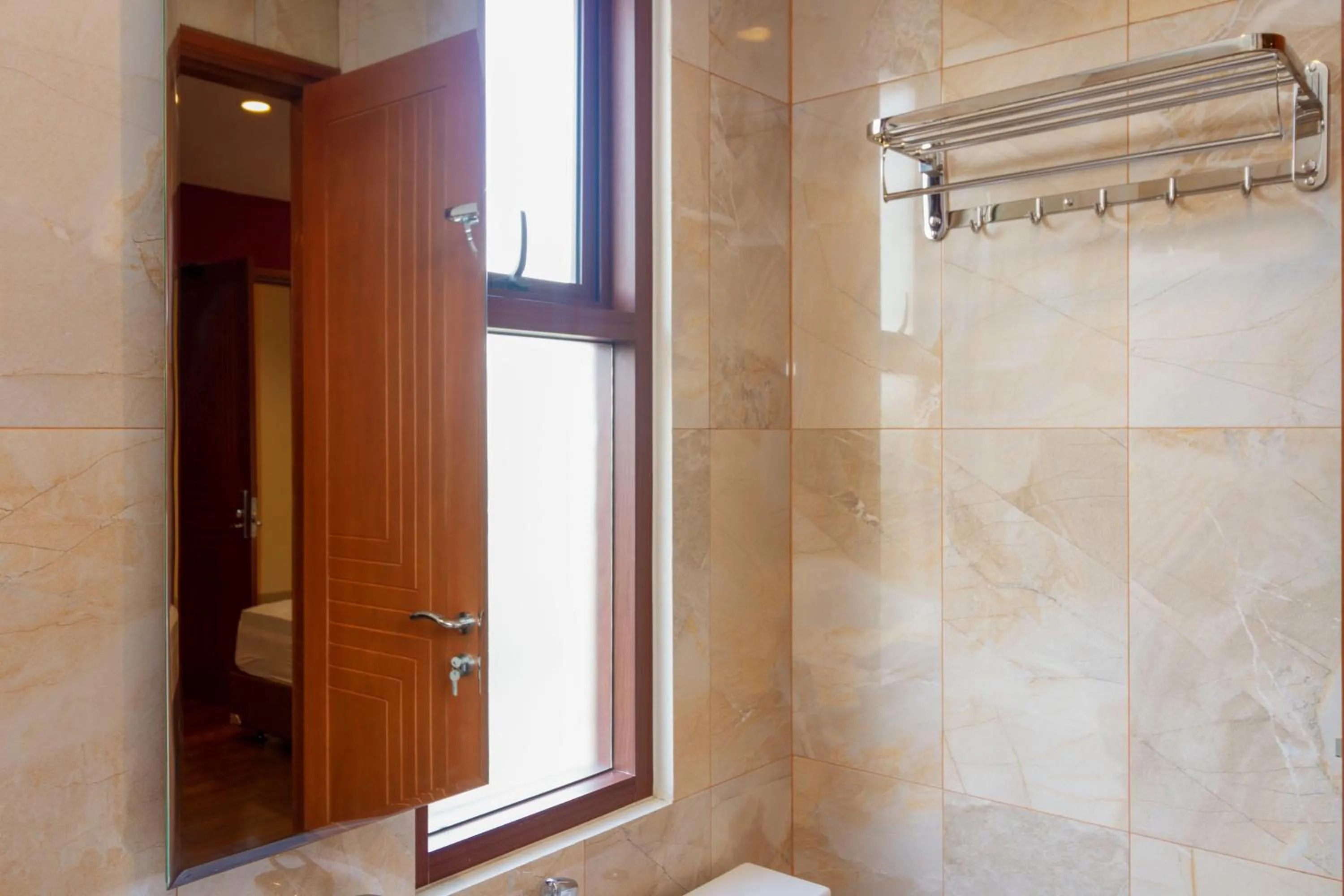 Bathroom in RedDoorz Plus @ CBD Bintaro