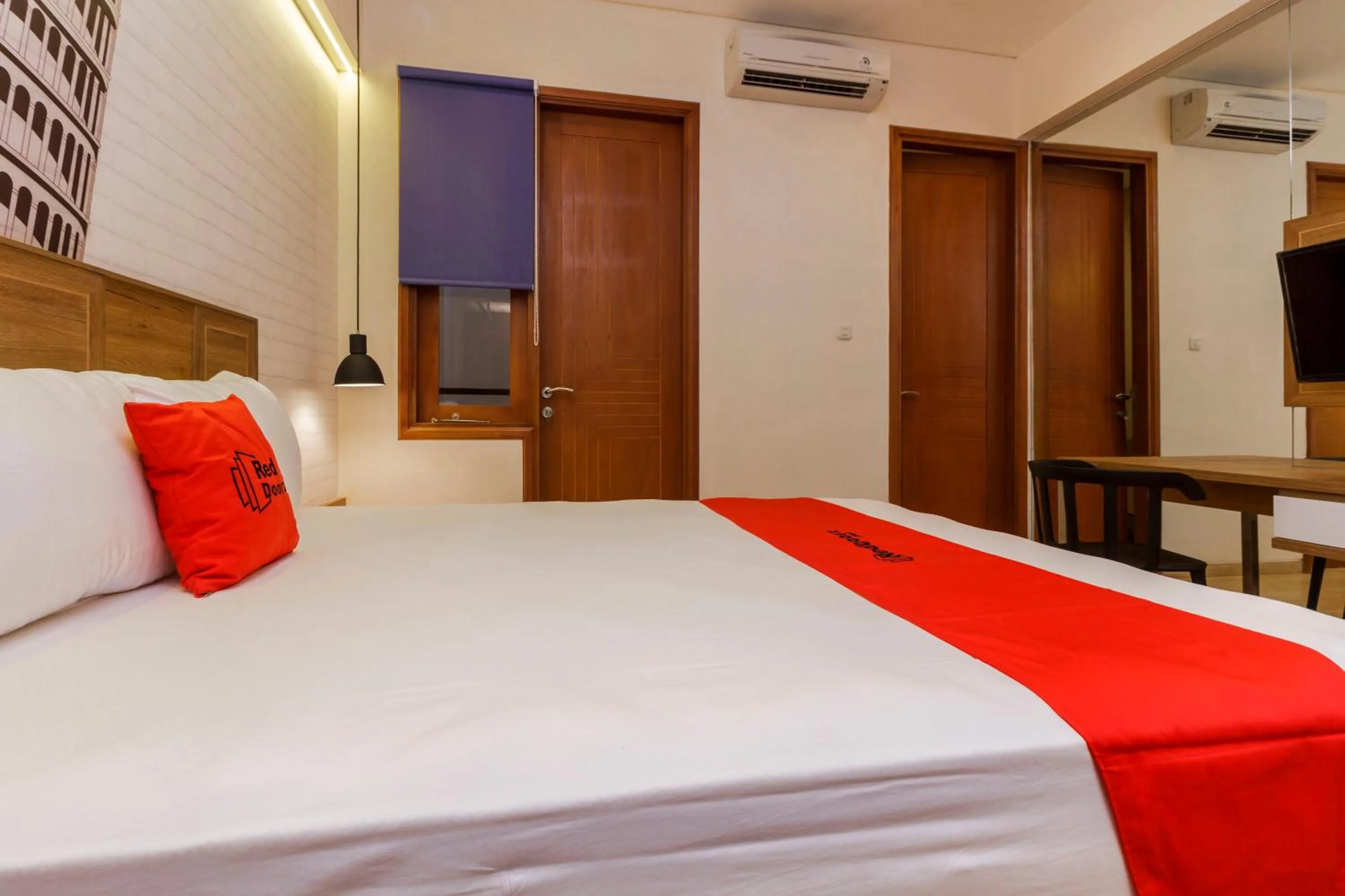 Bedroom, Bed in RedDoorz Plus @ CBD Bintaro