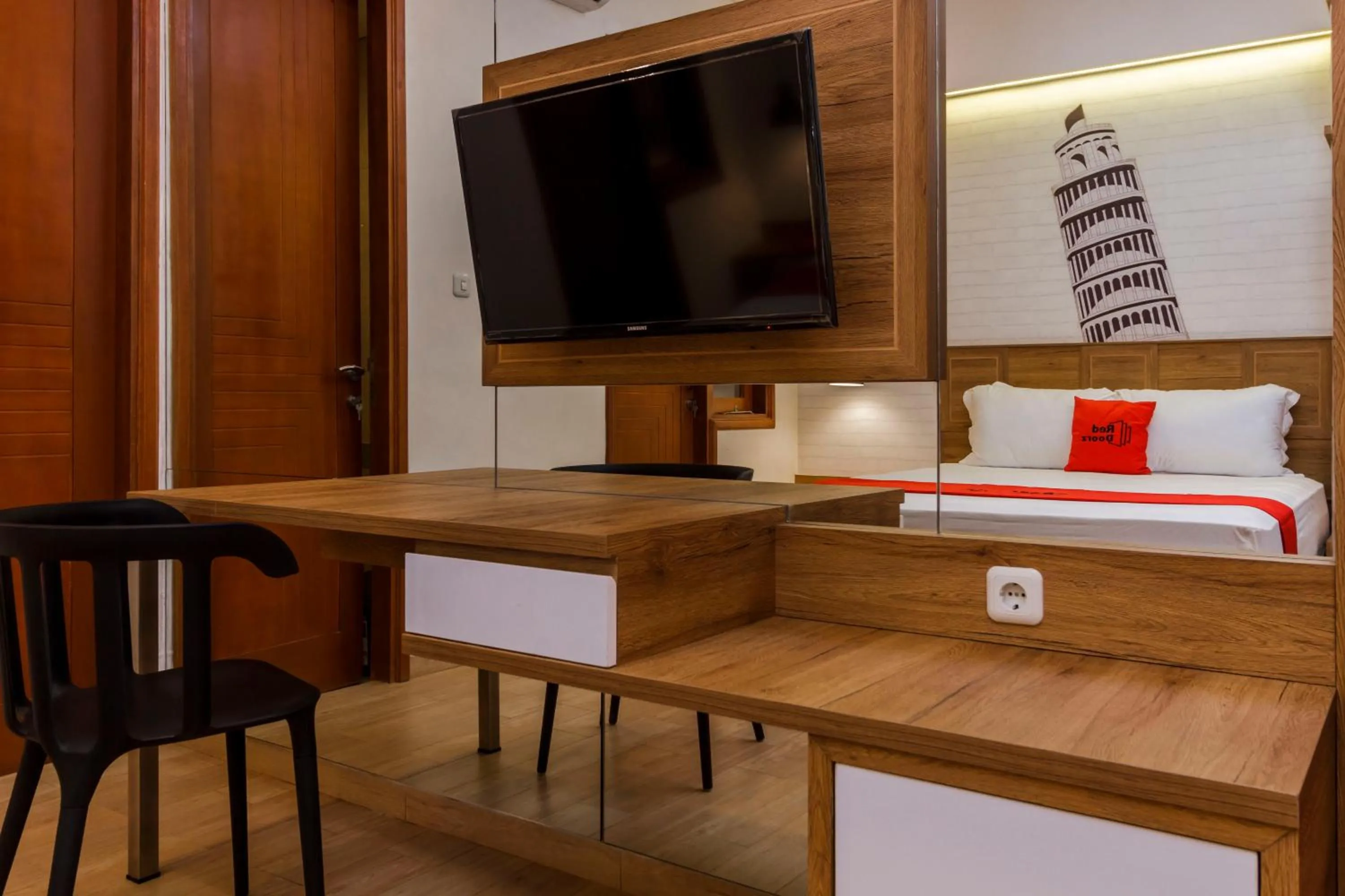 Bedroom, Bed in RedDoorz Plus @ CBD Bintaro