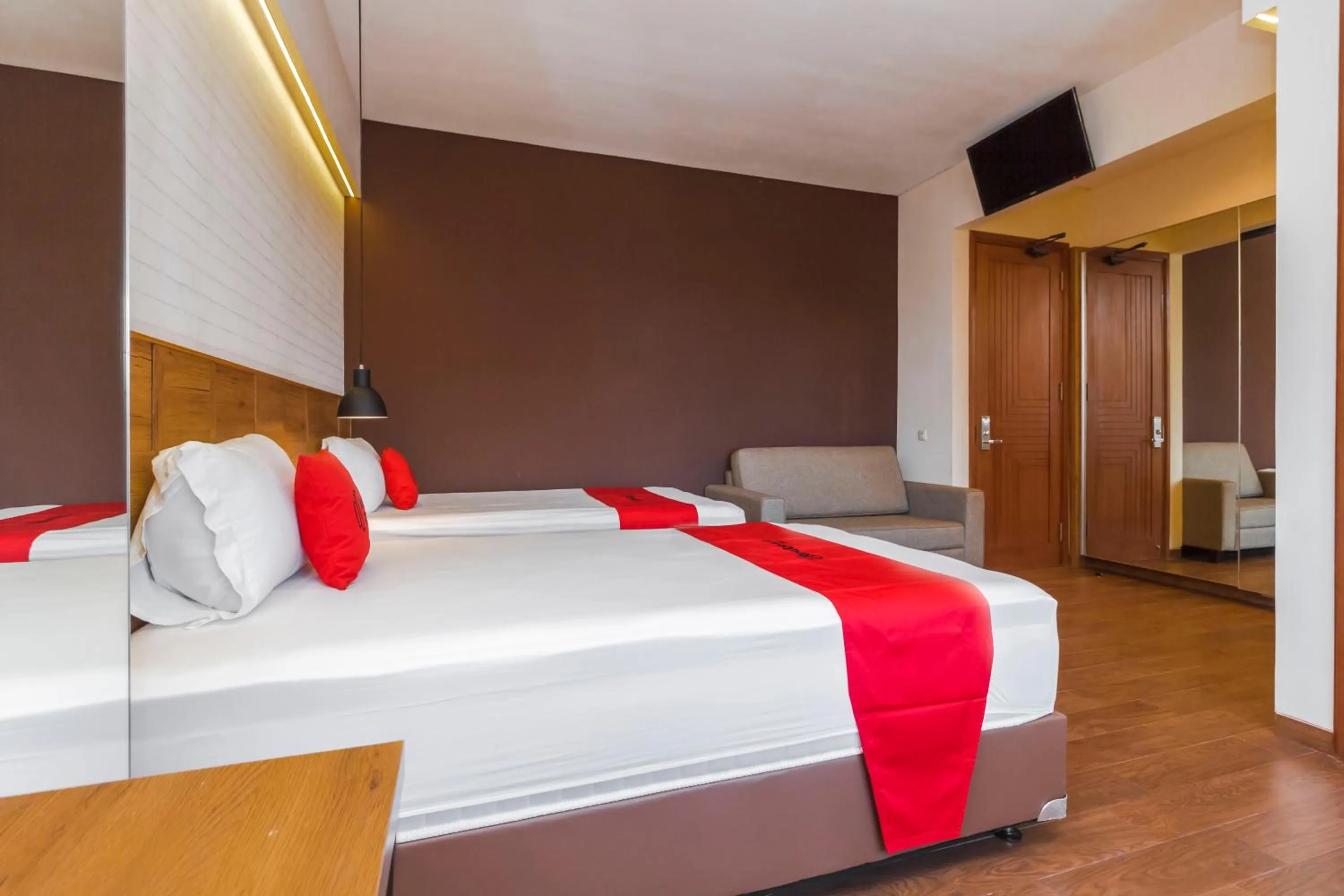 Bedroom, Bed in RedDoorz Plus @ CBD Bintaro