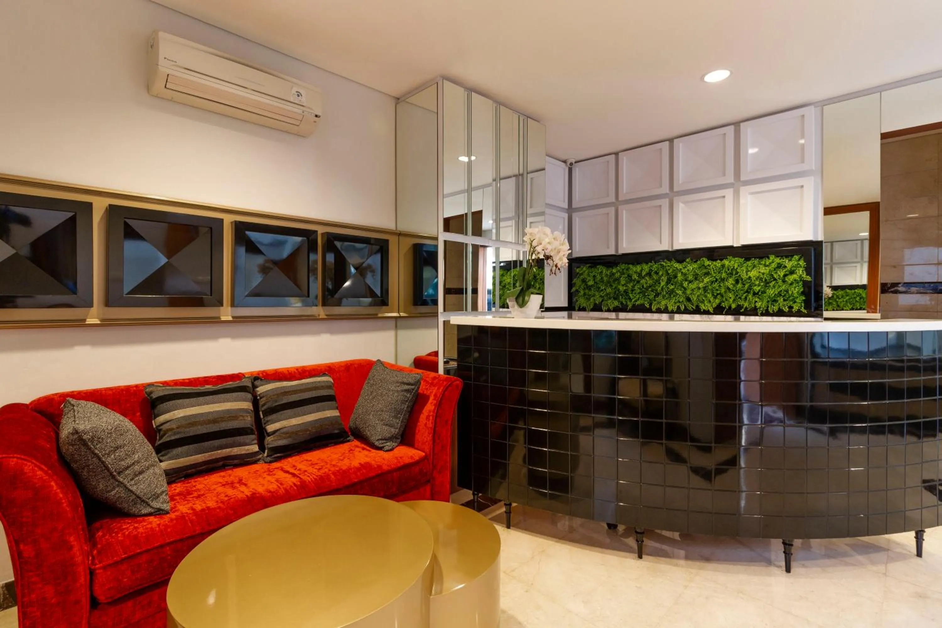 Lobby or reception in RedDoorz Plus @ CBD Bintaro