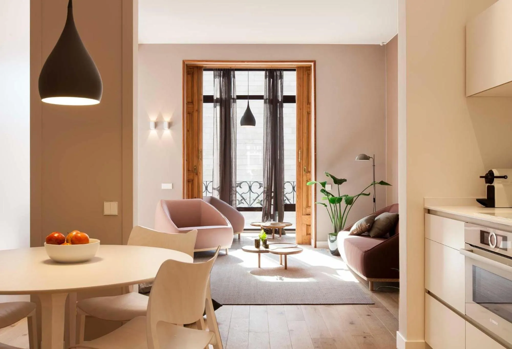 DestinationBCN Universitat Apartments