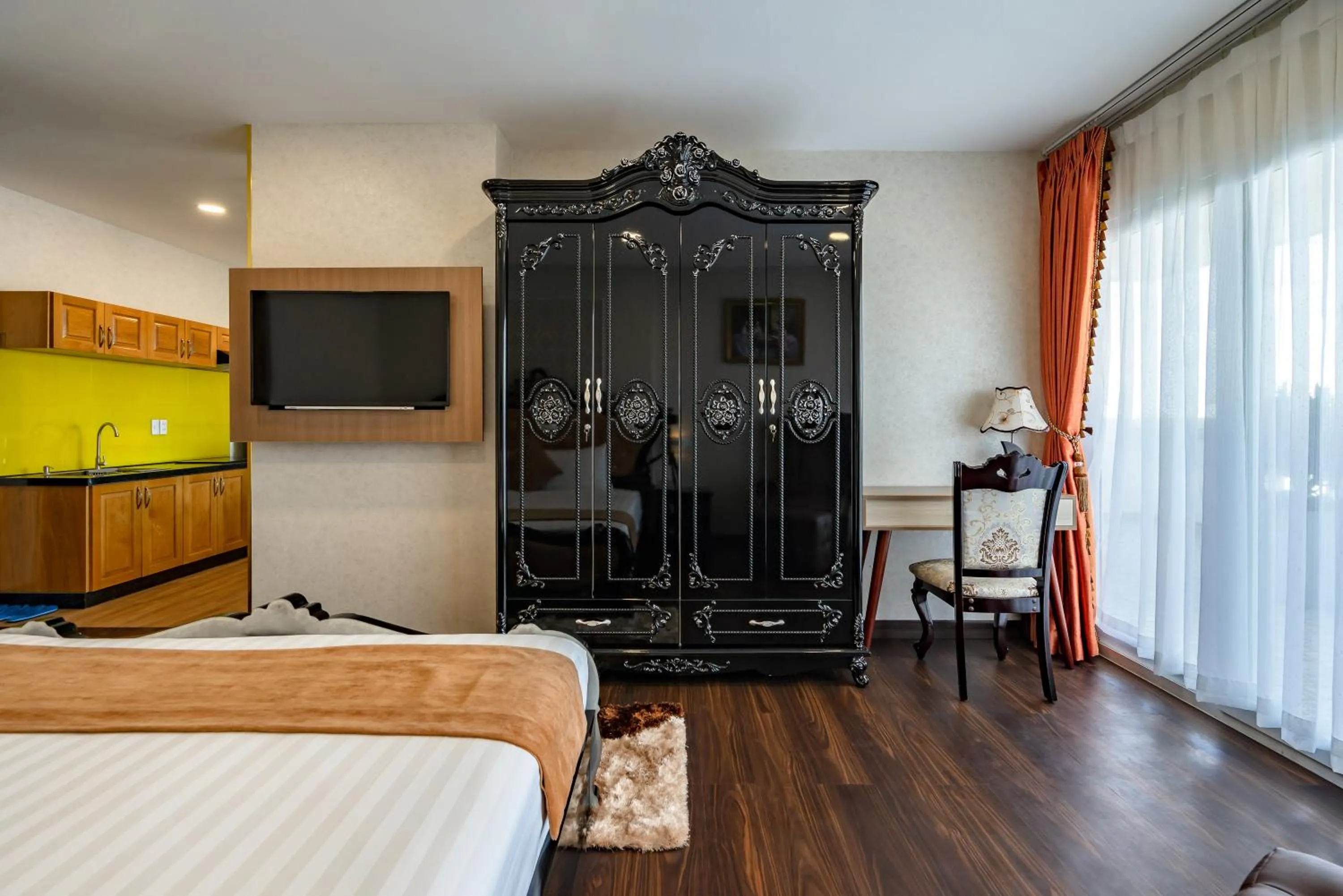 Bed in Emerald Central