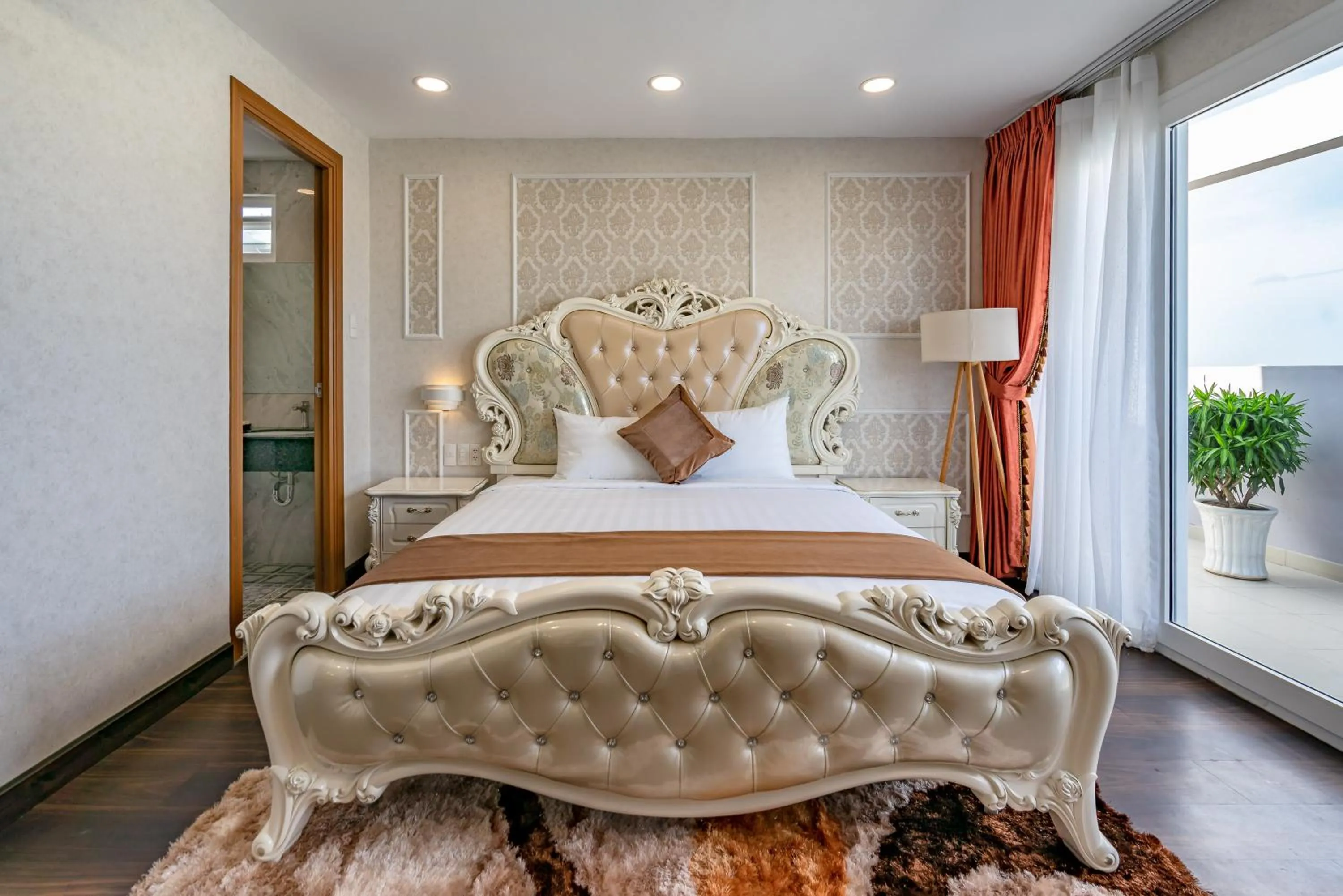 Bed in Emerald Central