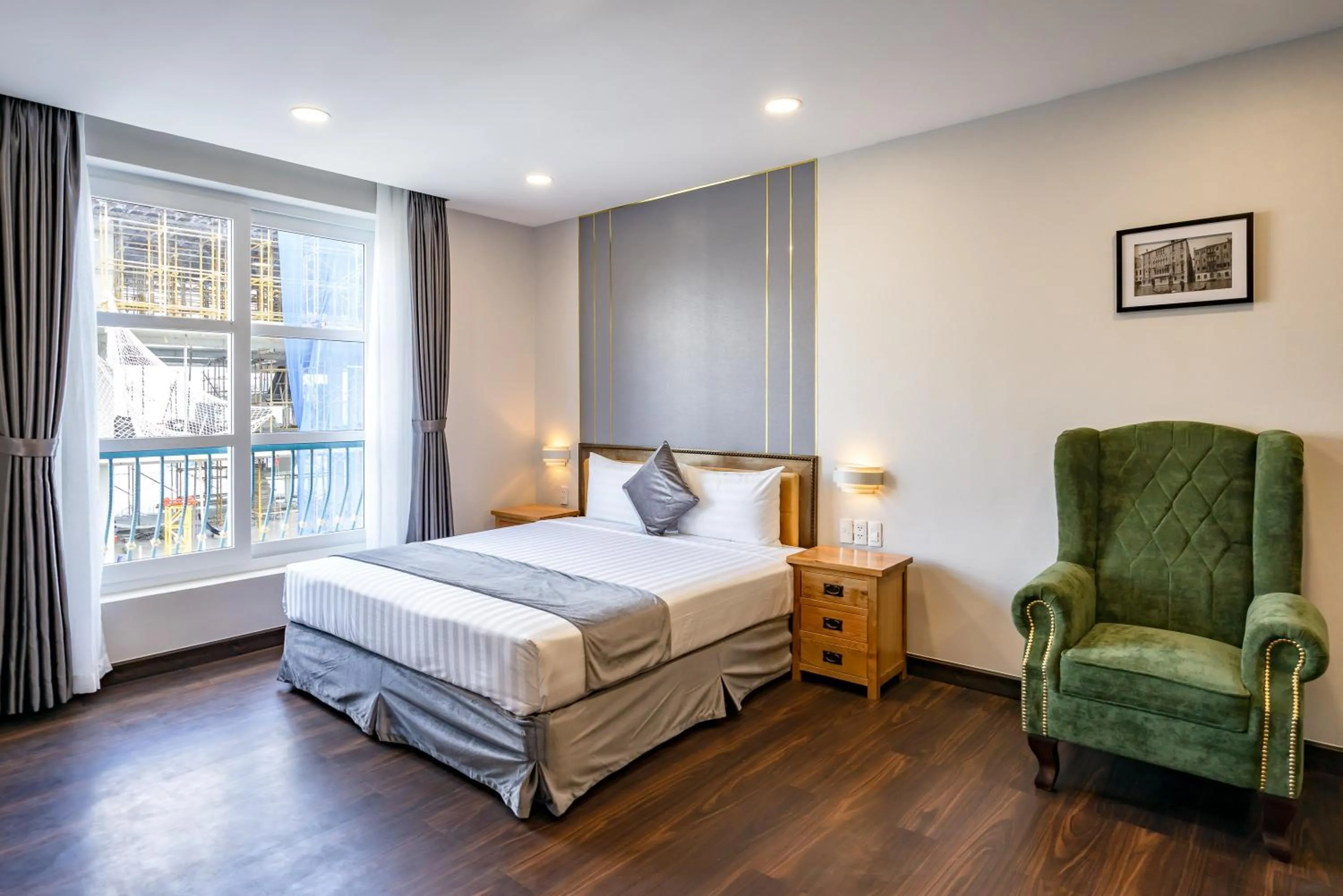 Bed in Emerald Central