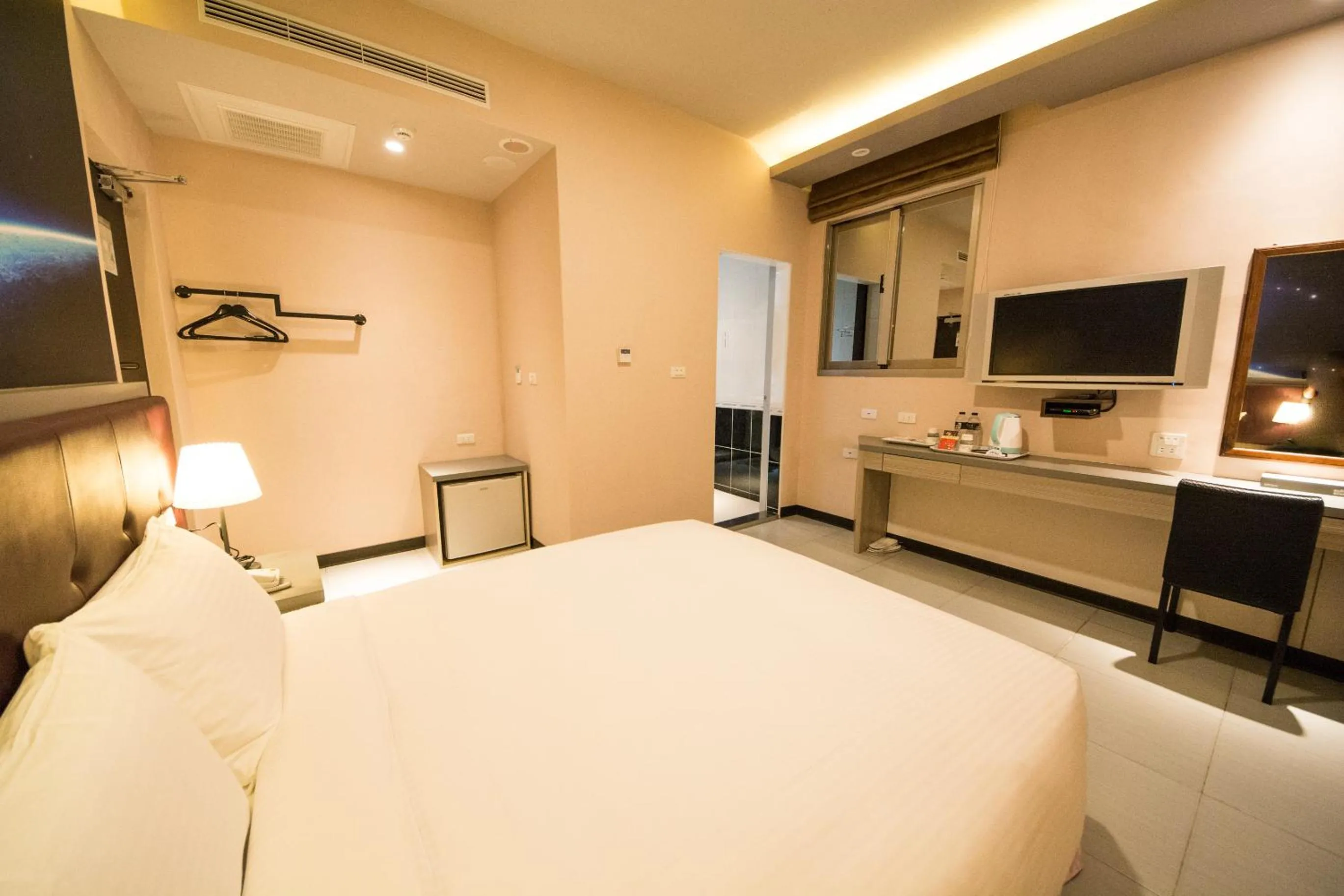 Photo of the whole room, Bed in Dongdaemun Boutique Hotel