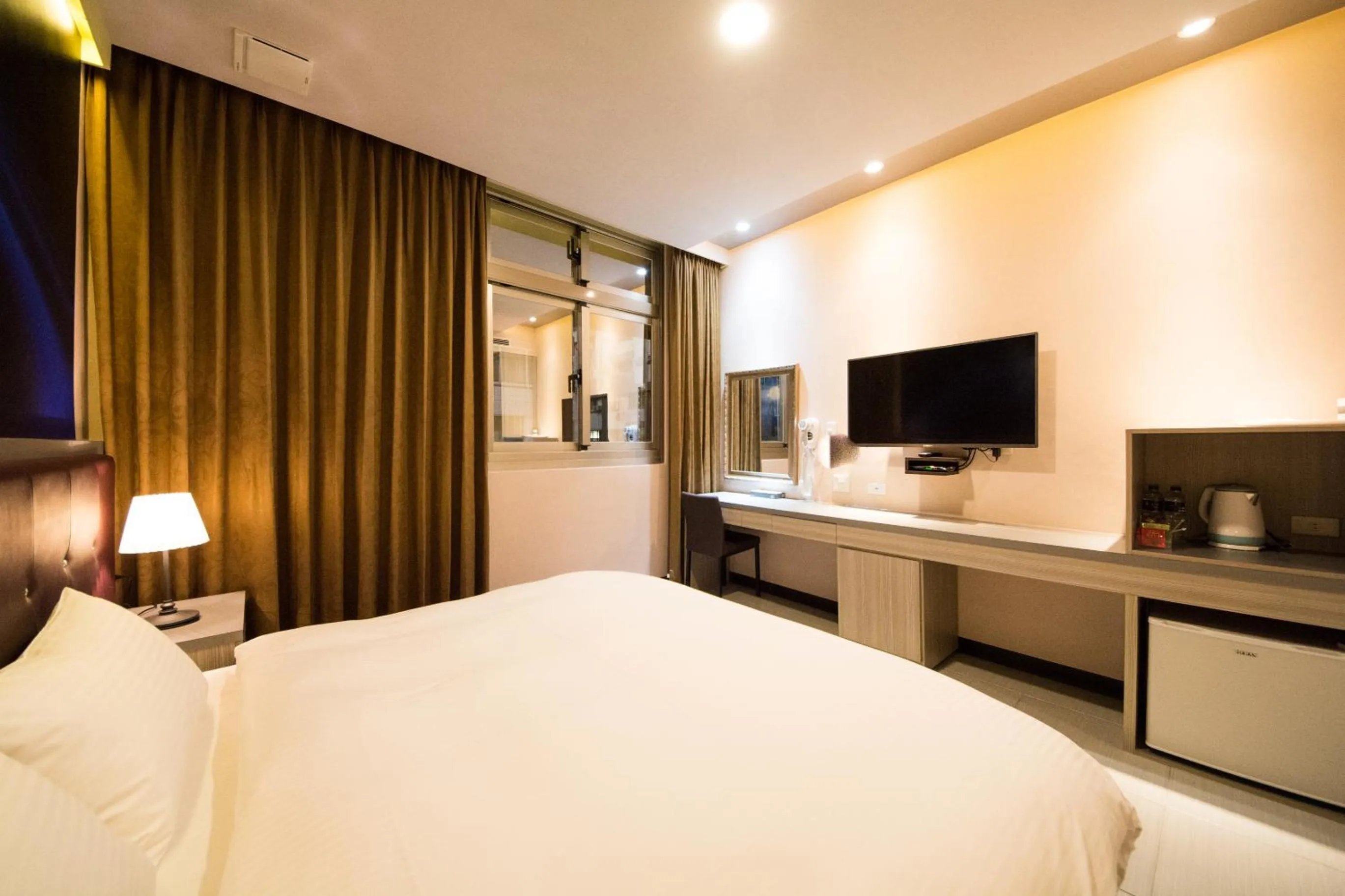 Photo of the whole room, Bed in Dongdaemun Boutique Hotel