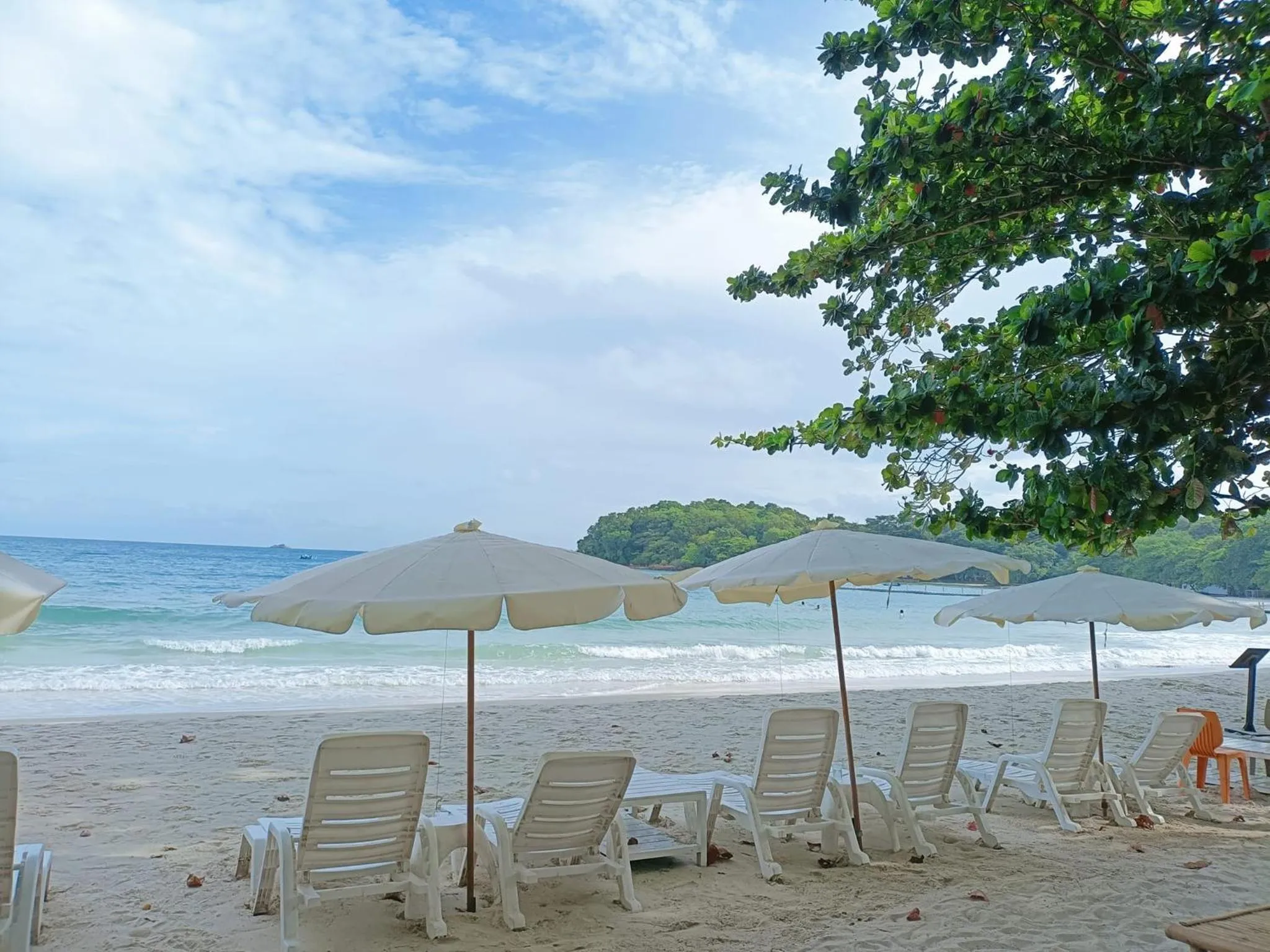 Beach in Malibu Samed Resort