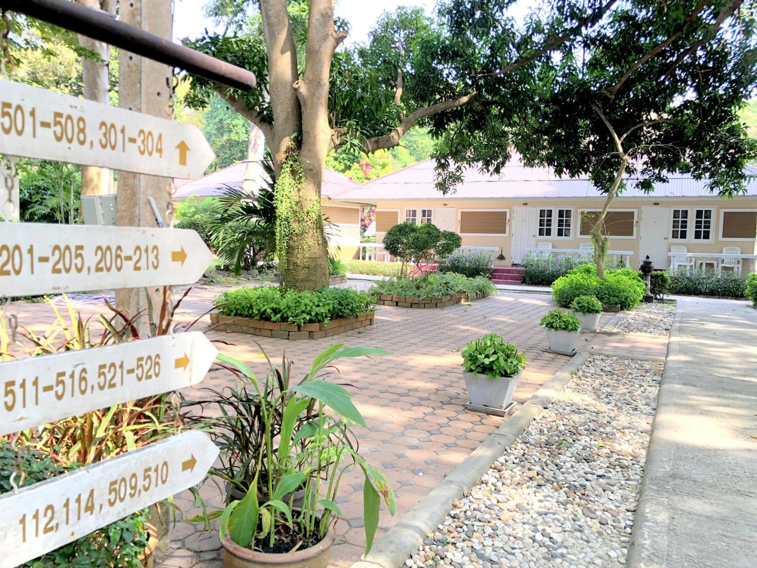 Garden in Malibu Samed Resort