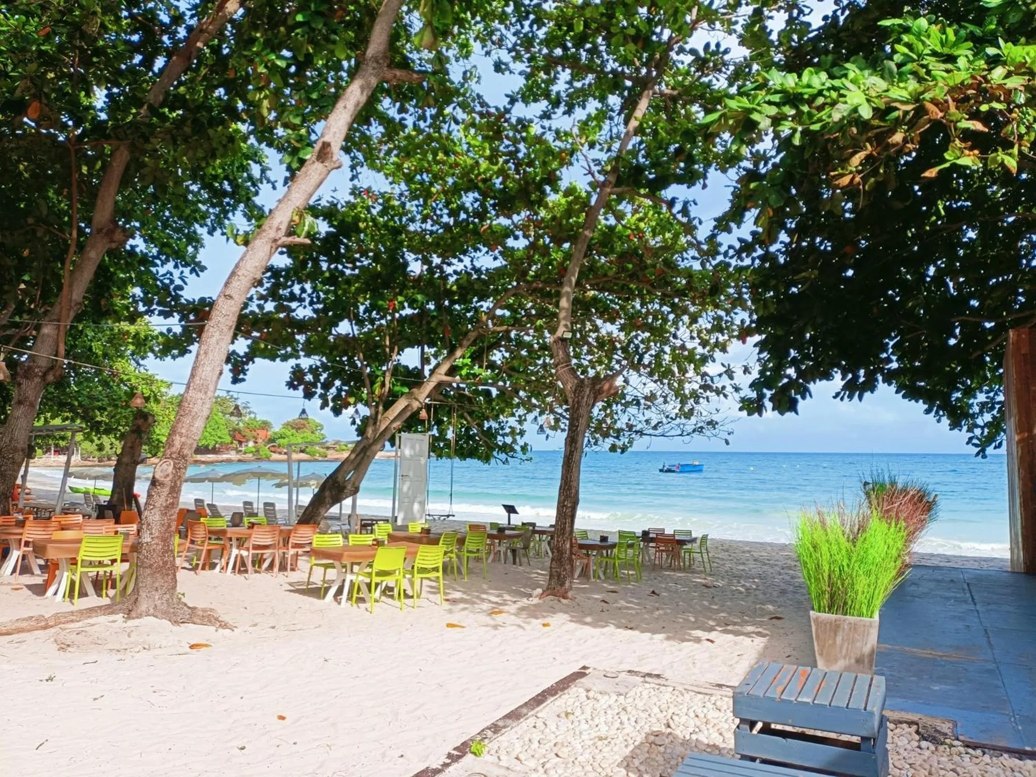 Beach in Malibu Samed Resort