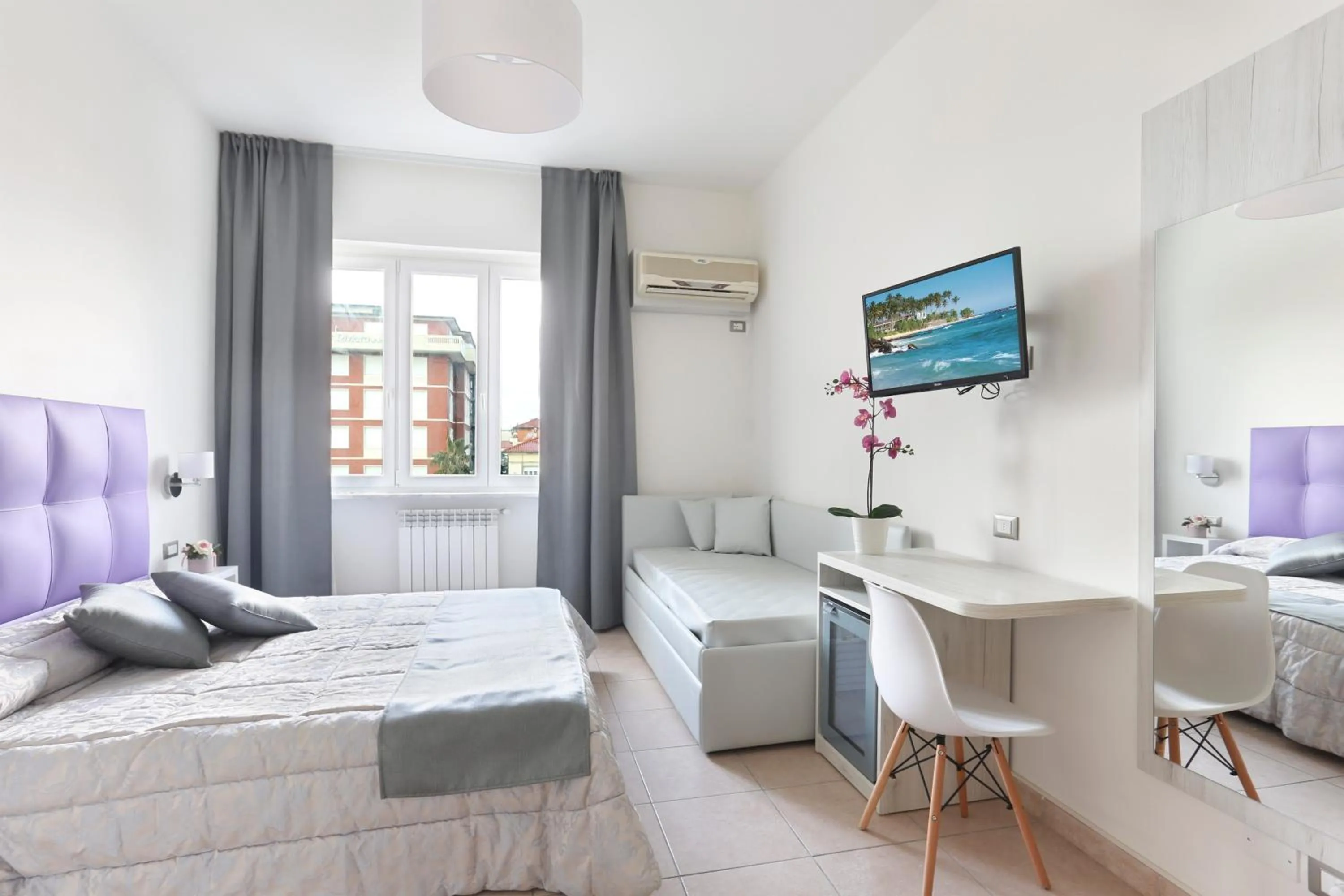 Balcony/Terrace, Bed in Hotel Nuovo Tirreno