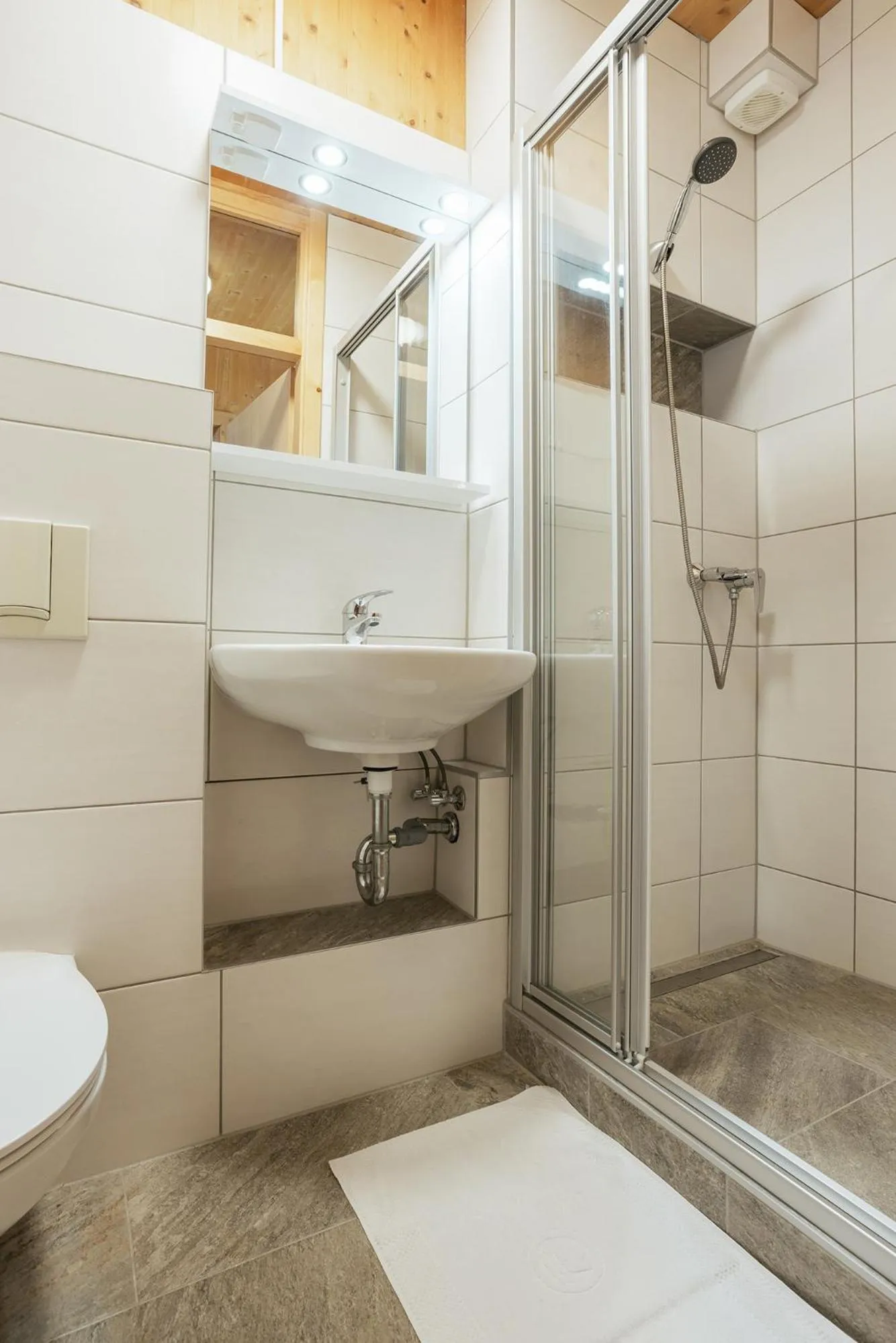 Shower in Gästehaus Aquilin