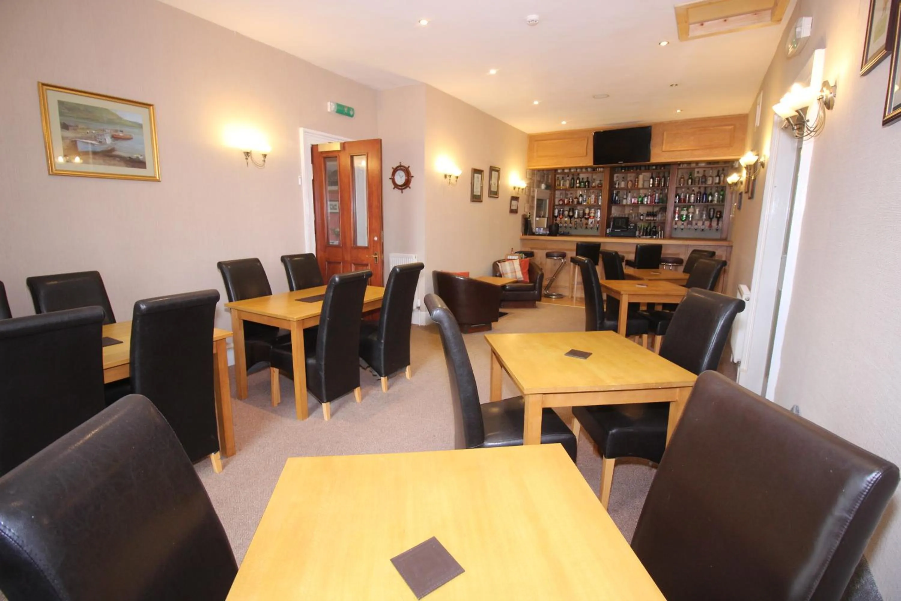 Restaurant/Places to Eat in The Southfield Hotel