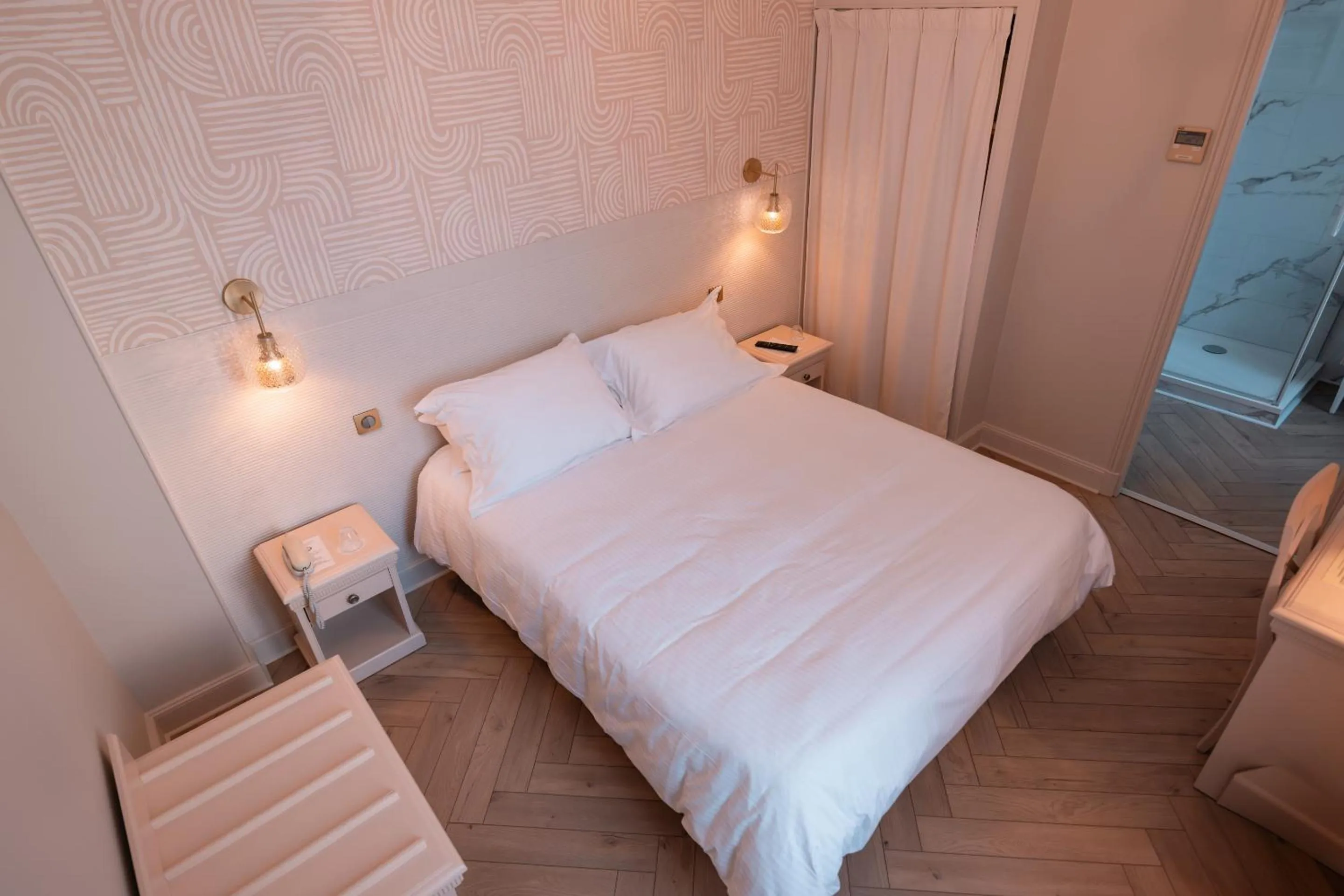 Bedroom, Bed in Hotel Castel Jeanson