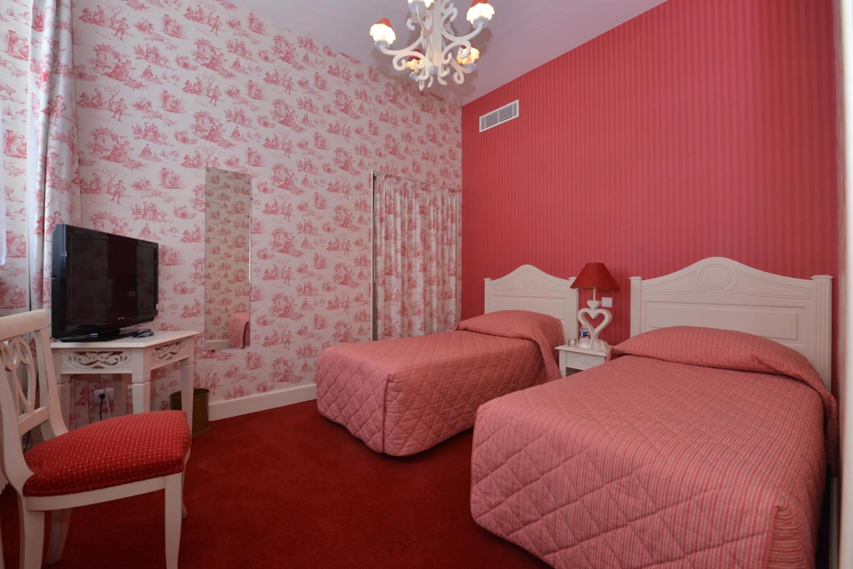 Bedroom, Bed in Hotel Castel Jeanson