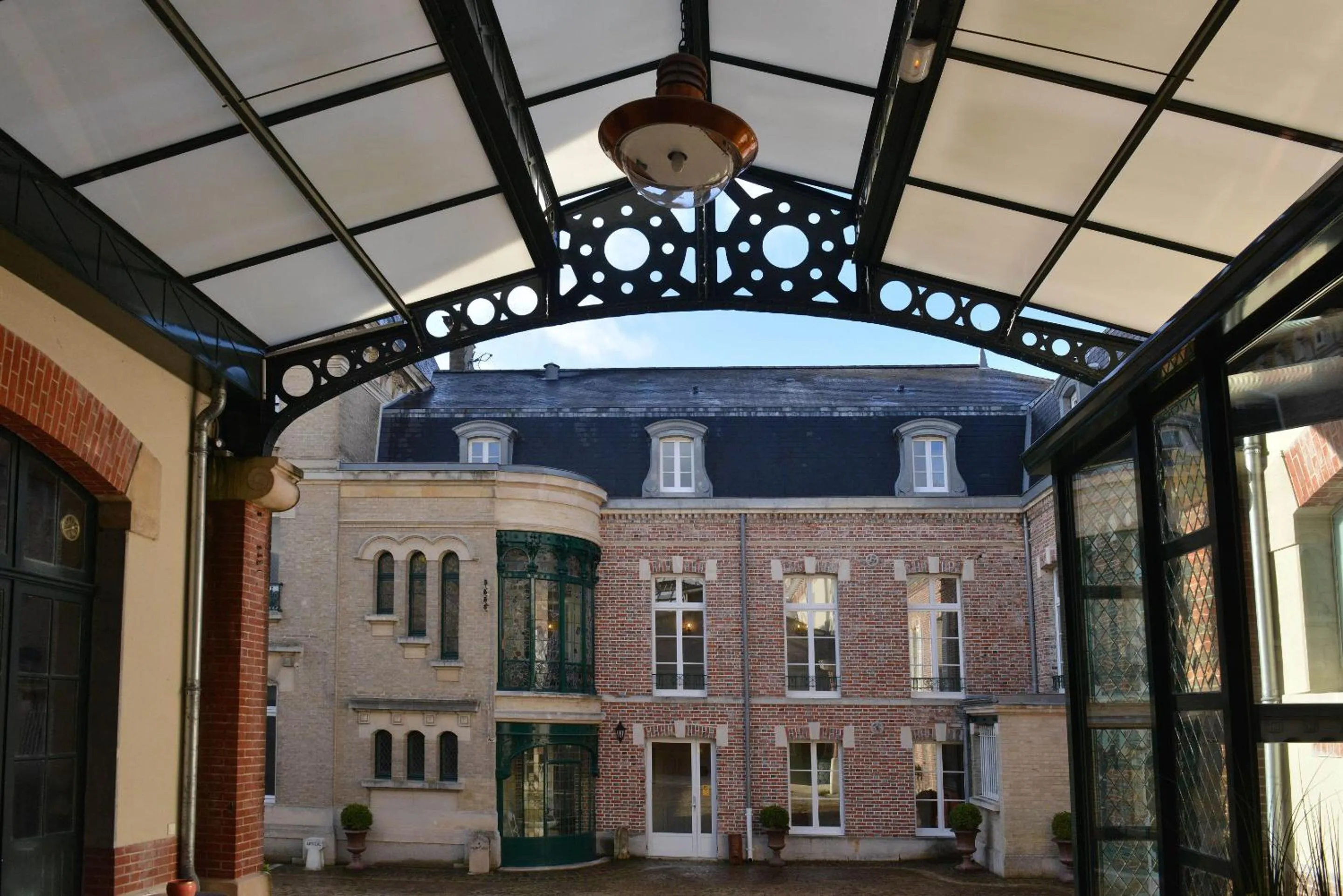 Patio in Hotel Castel Jeanson