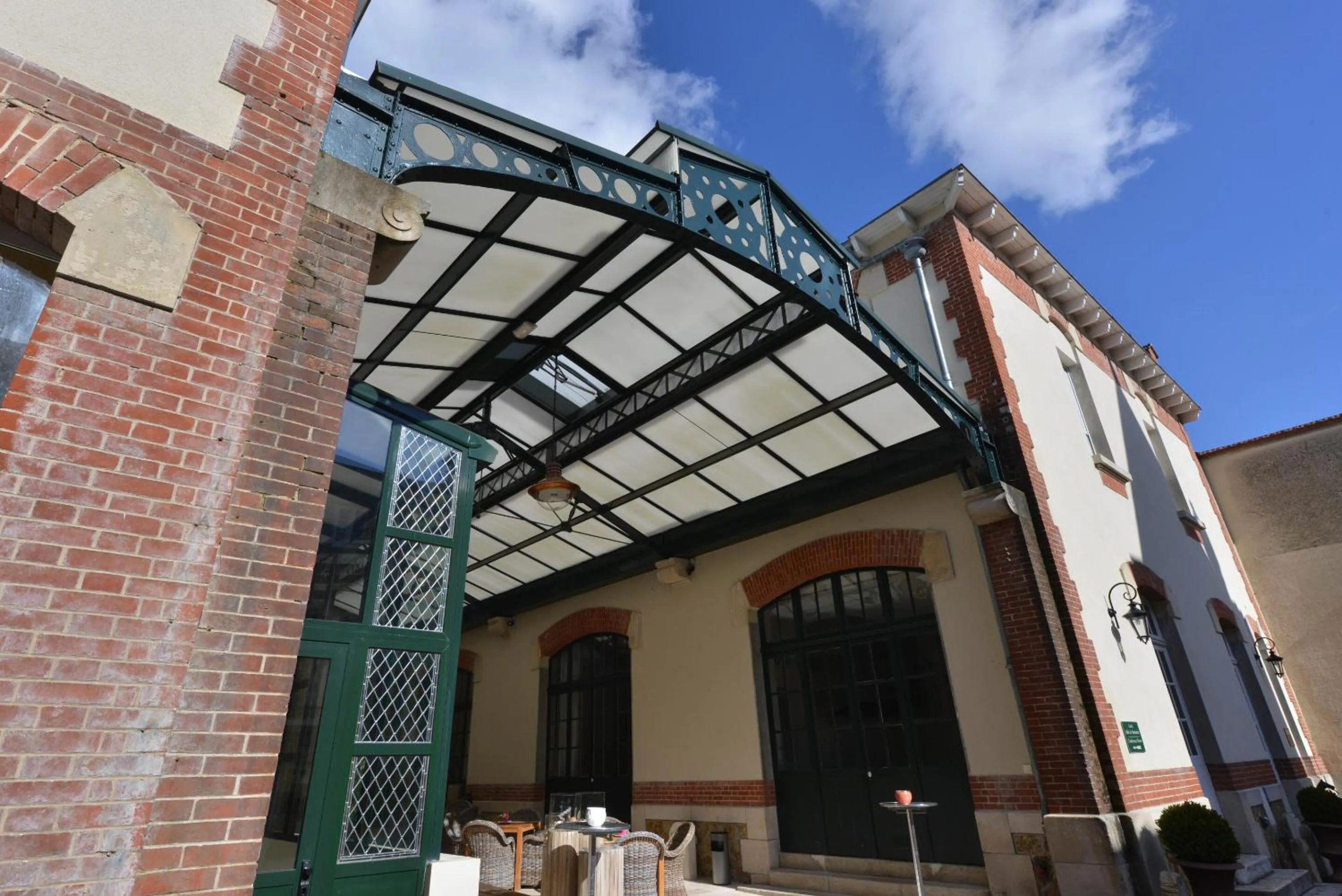 Patio in Hotel Castel Jeanson