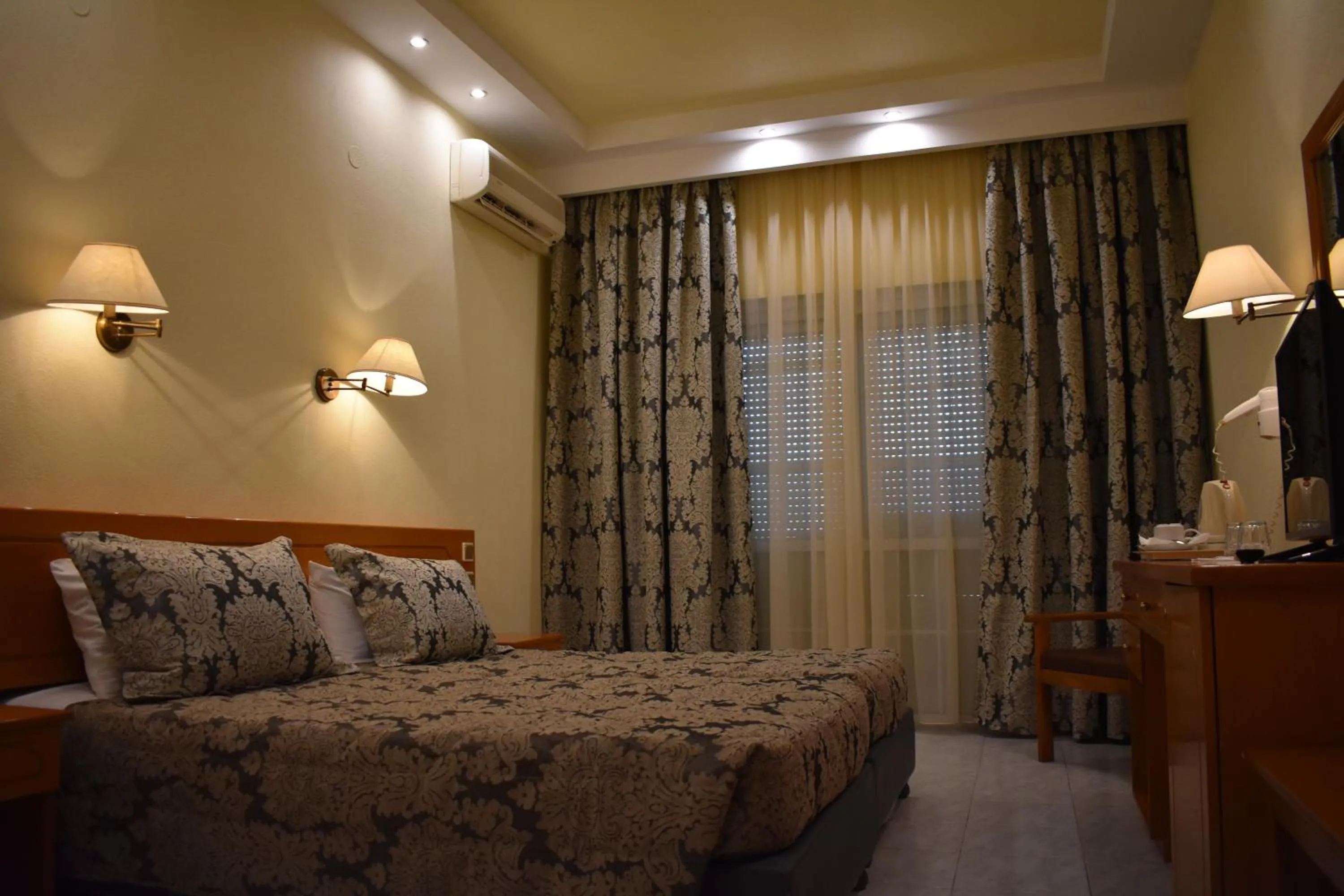 Bed in Hotel Diamantidis