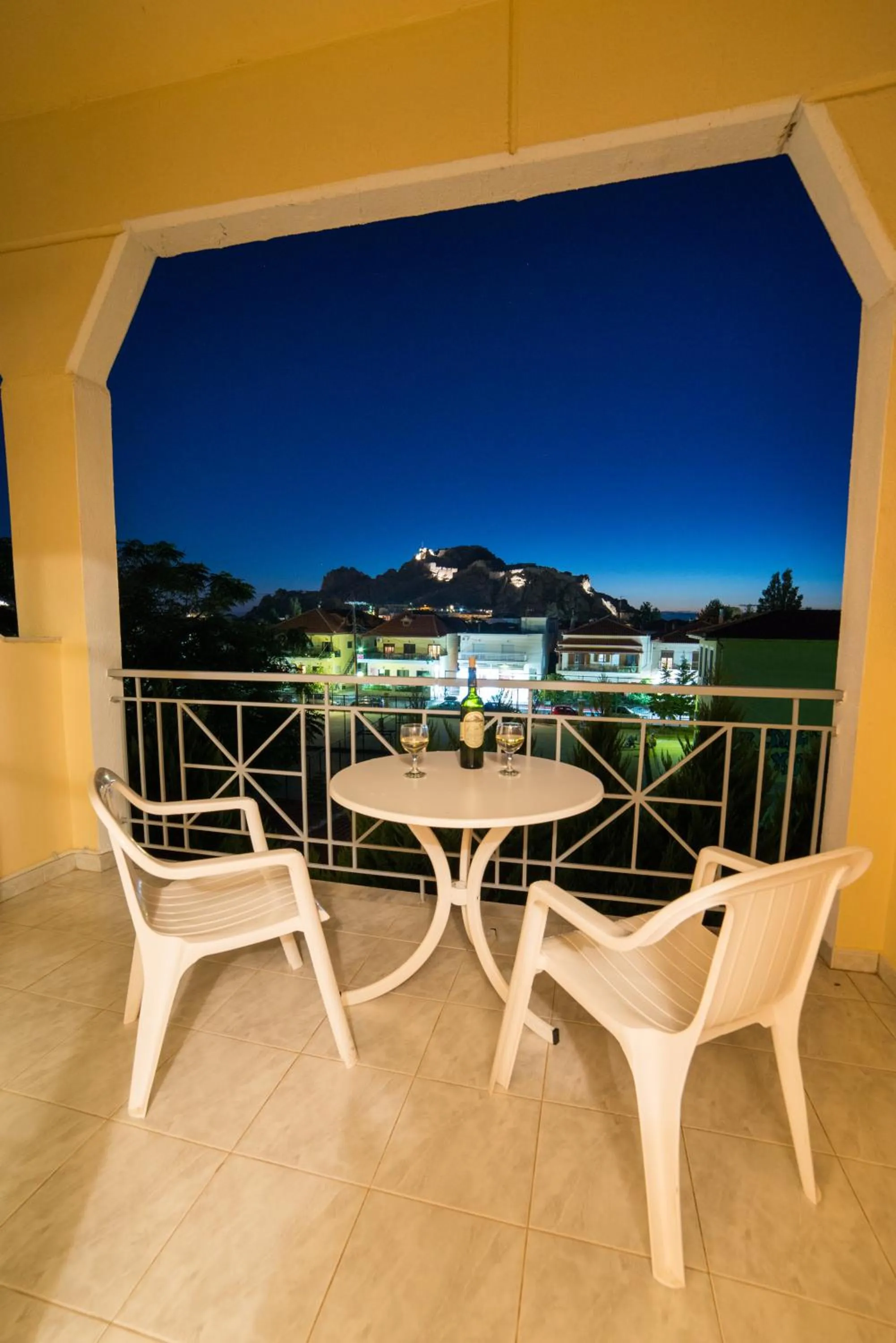 Night in Hotel Diamantidis