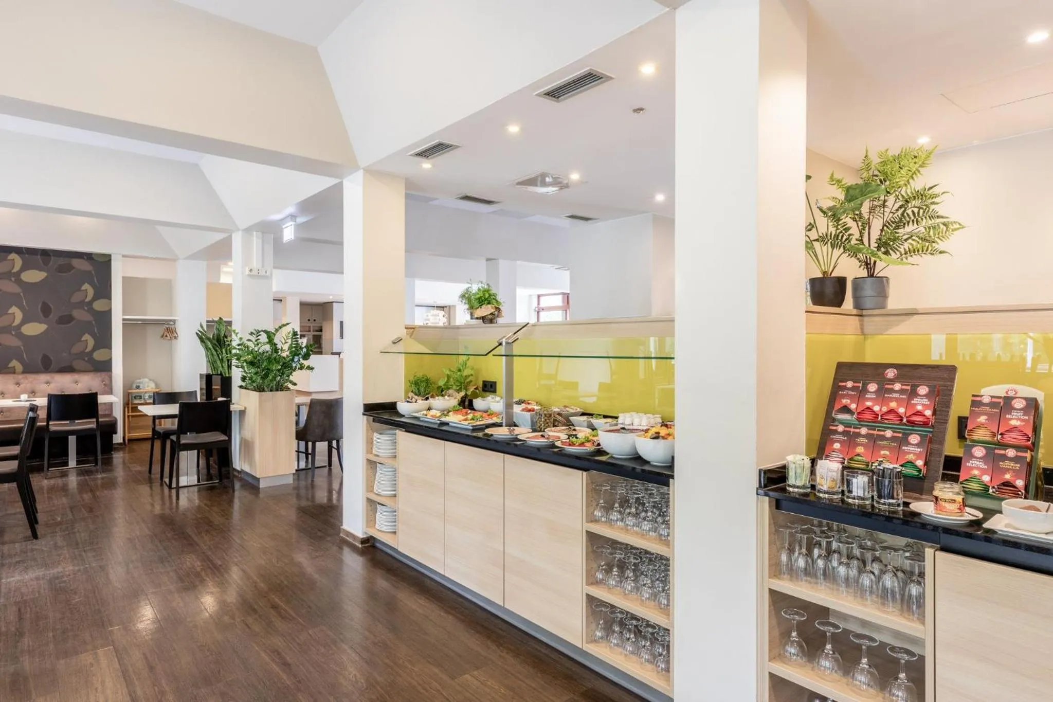 Restaurant/places to eat in Garner Hotel Osnabrück by IHG