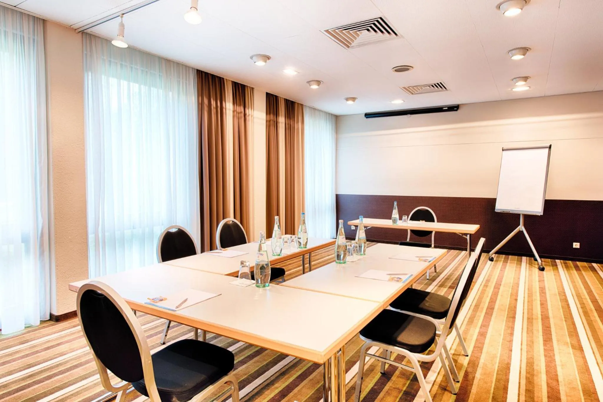 Meeting/conference room in Garner Hotel Osnabrück by IHG