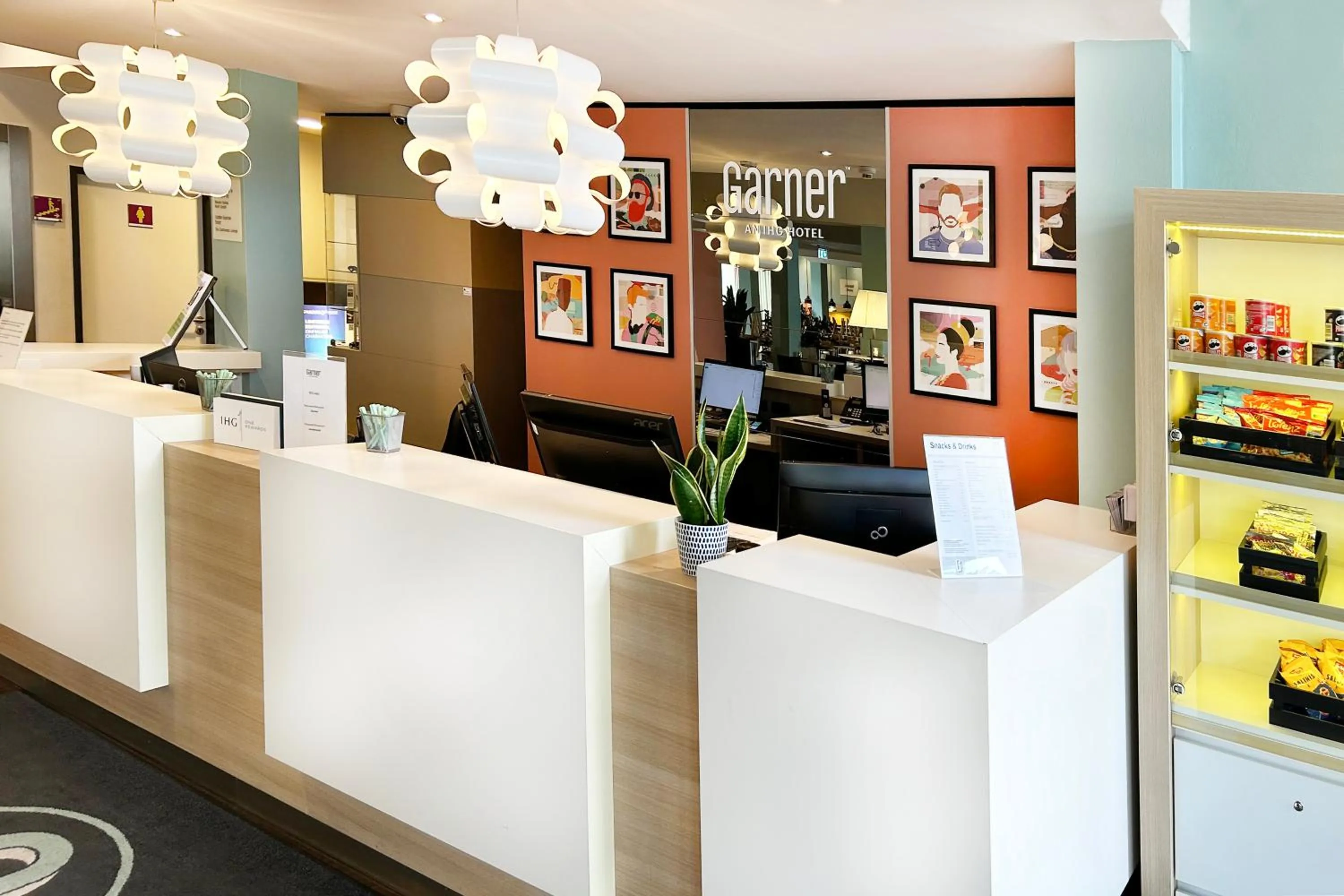 Lobby or reception in Garner Hotel Osnabrück by IHG