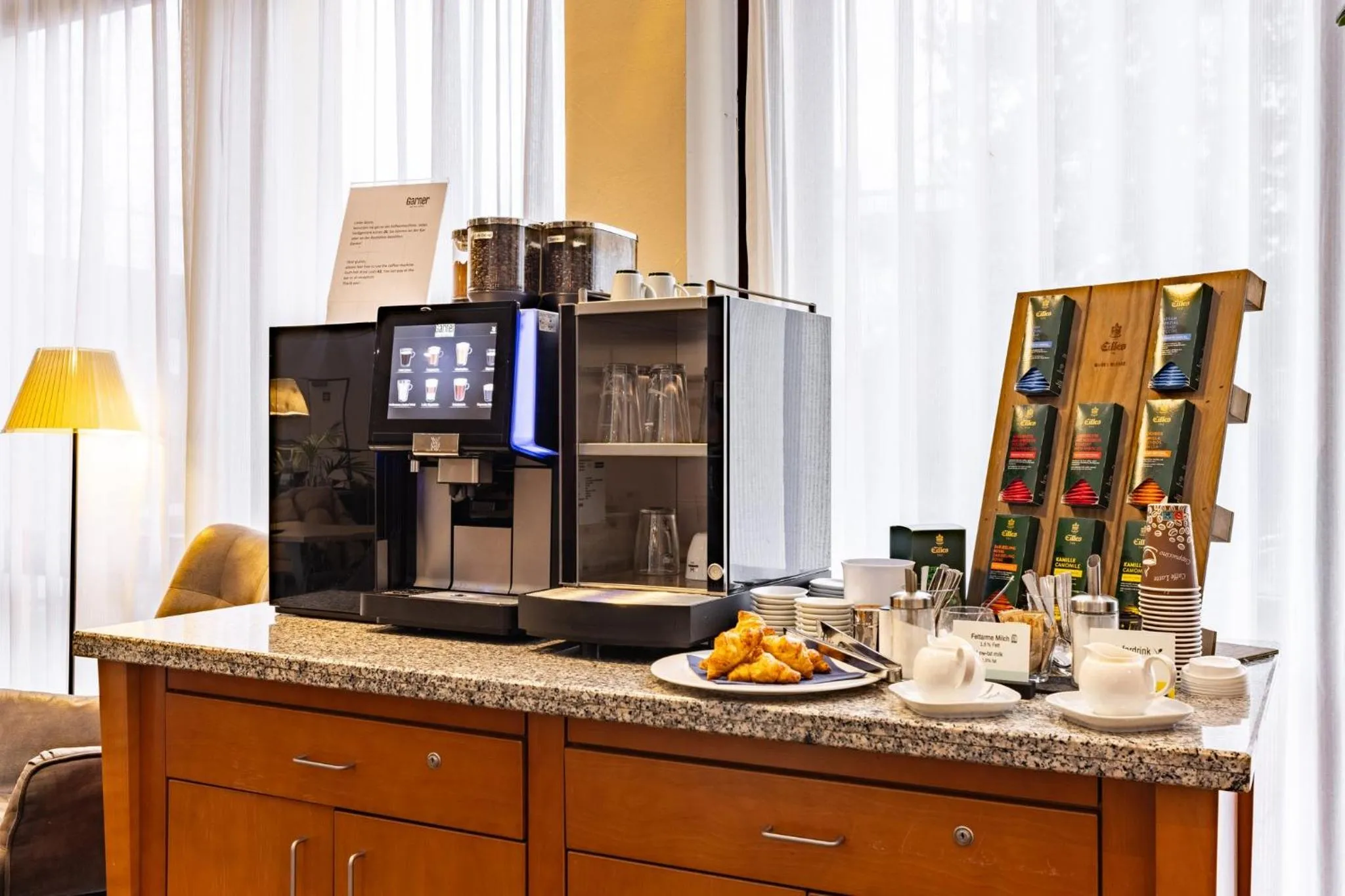 Restaurant/places to eat in Garner Hotel Osnabrück by IHG