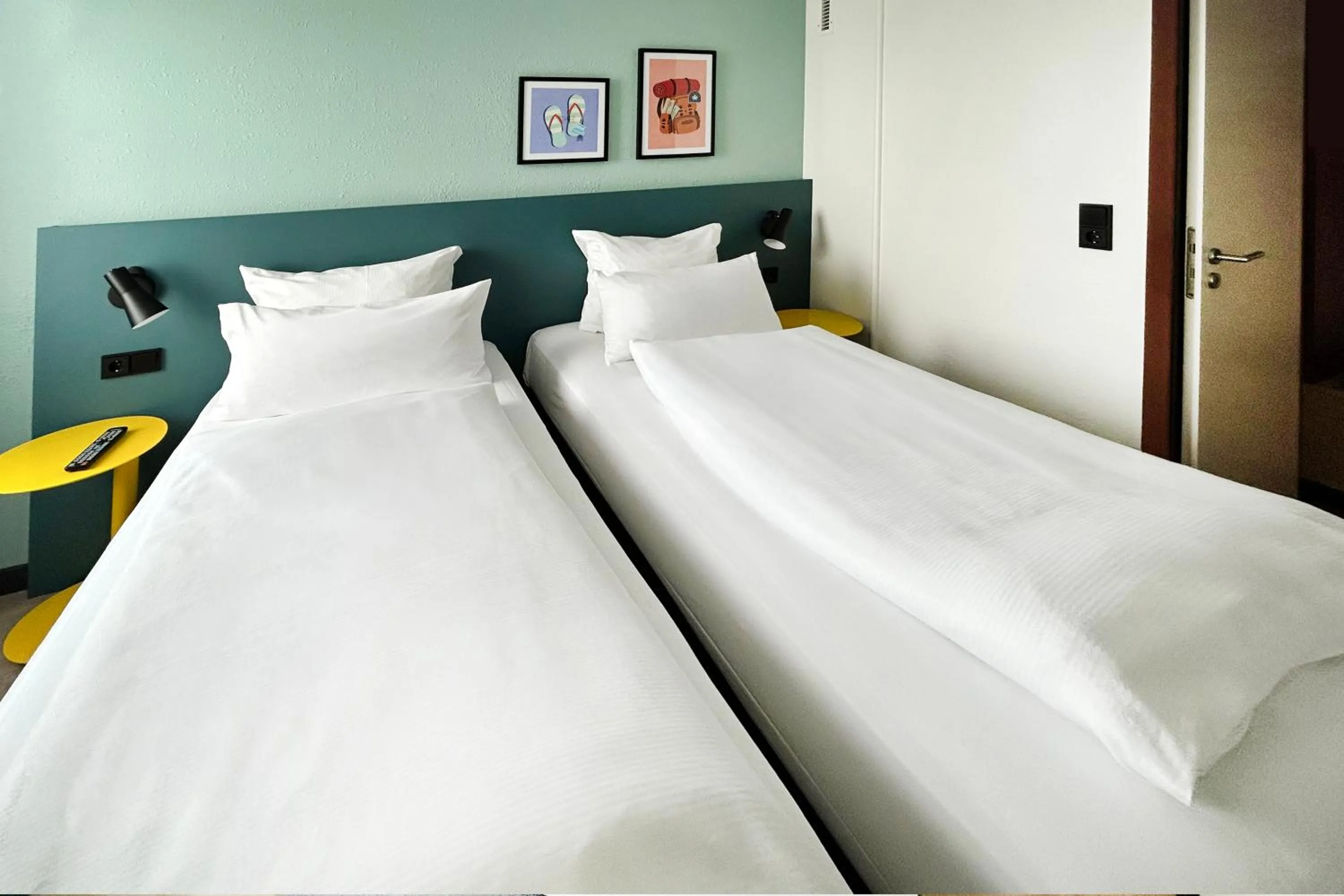 Photo of the whole room, Bed in Garner Hotel Osnabrück by IHG