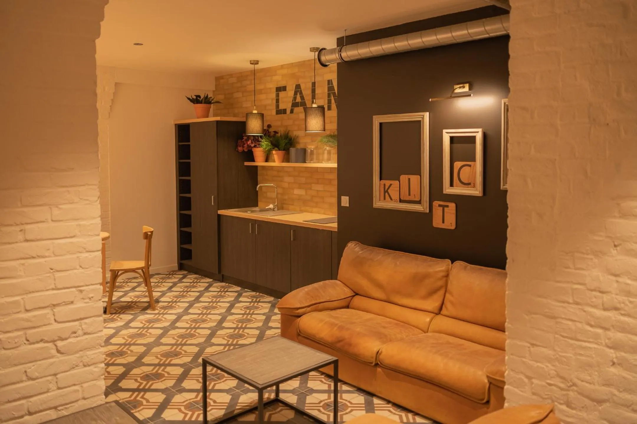 Communal kitchen in CALM Appart' & Hostel