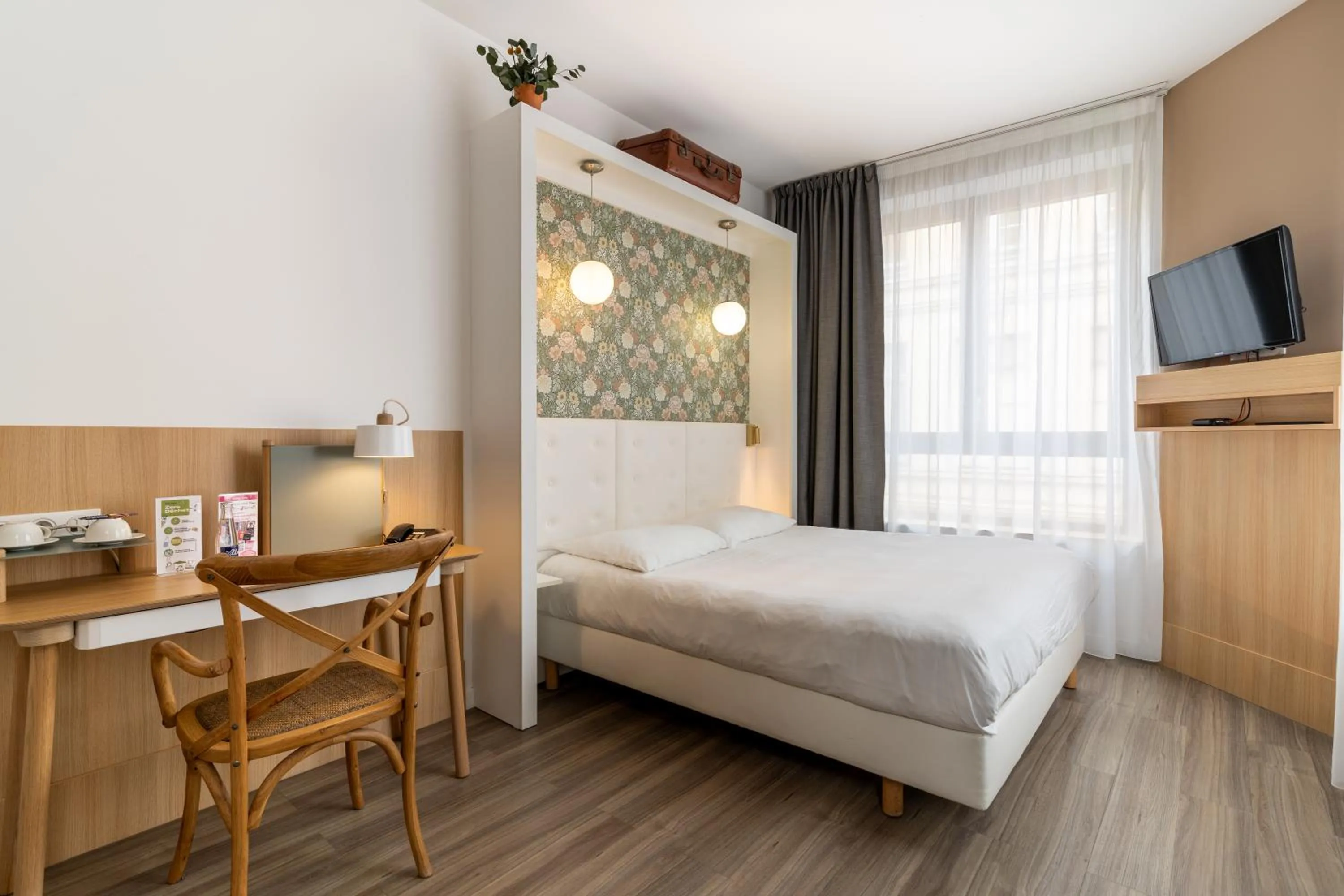 Bedroom, Bed in CALM Appart' & Hostel