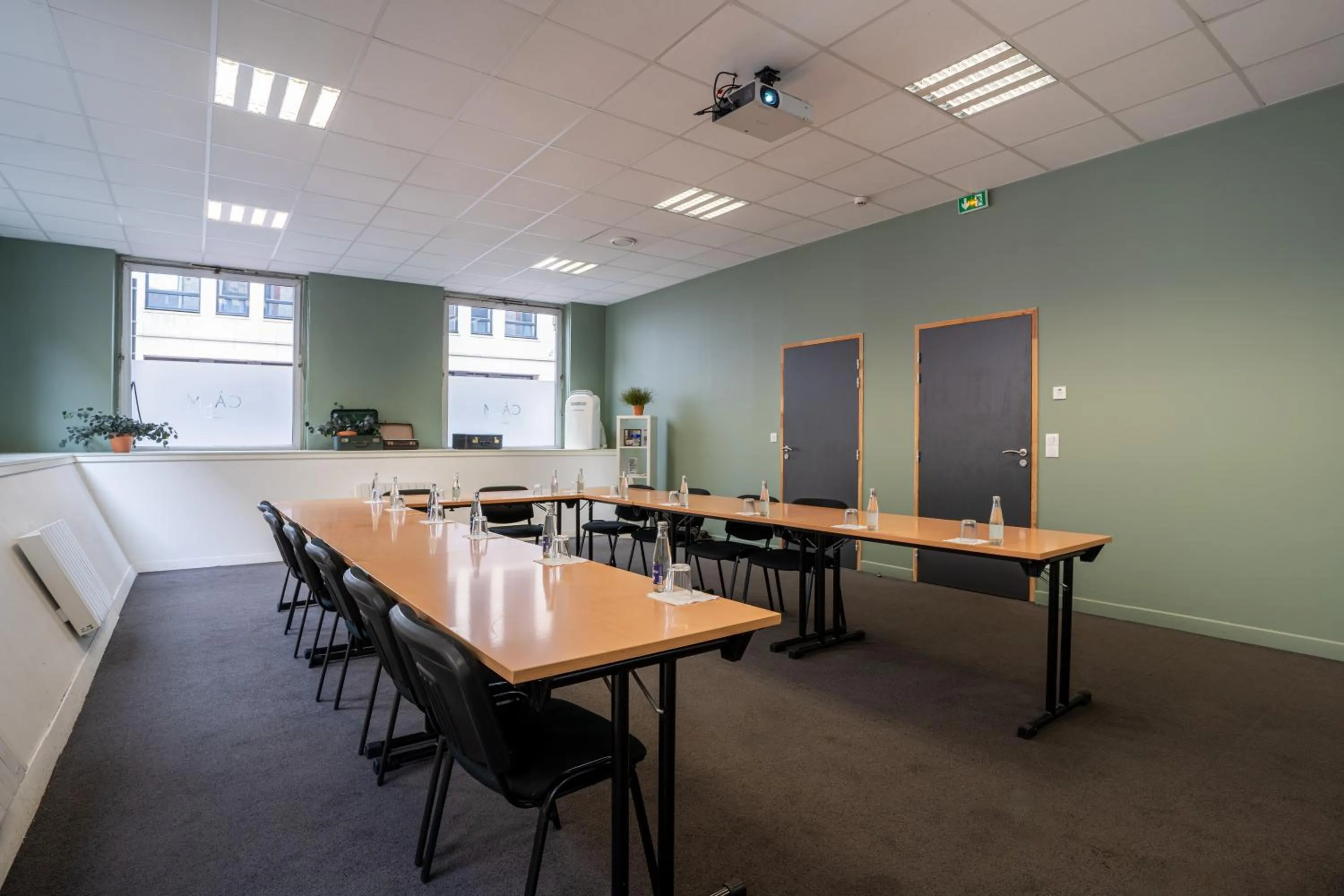 Meeting/conference room in CALM Appart' & Hostel