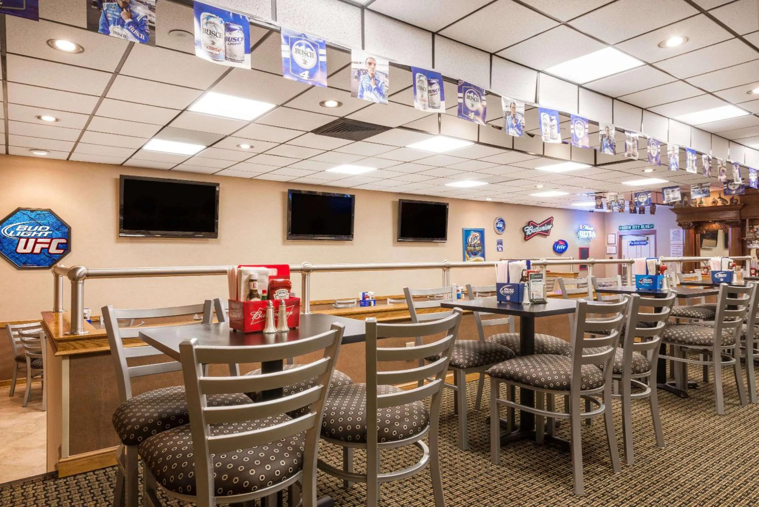 Lounge or bar in Ramada by Wyndham Paintsville Hotel & Conference Center