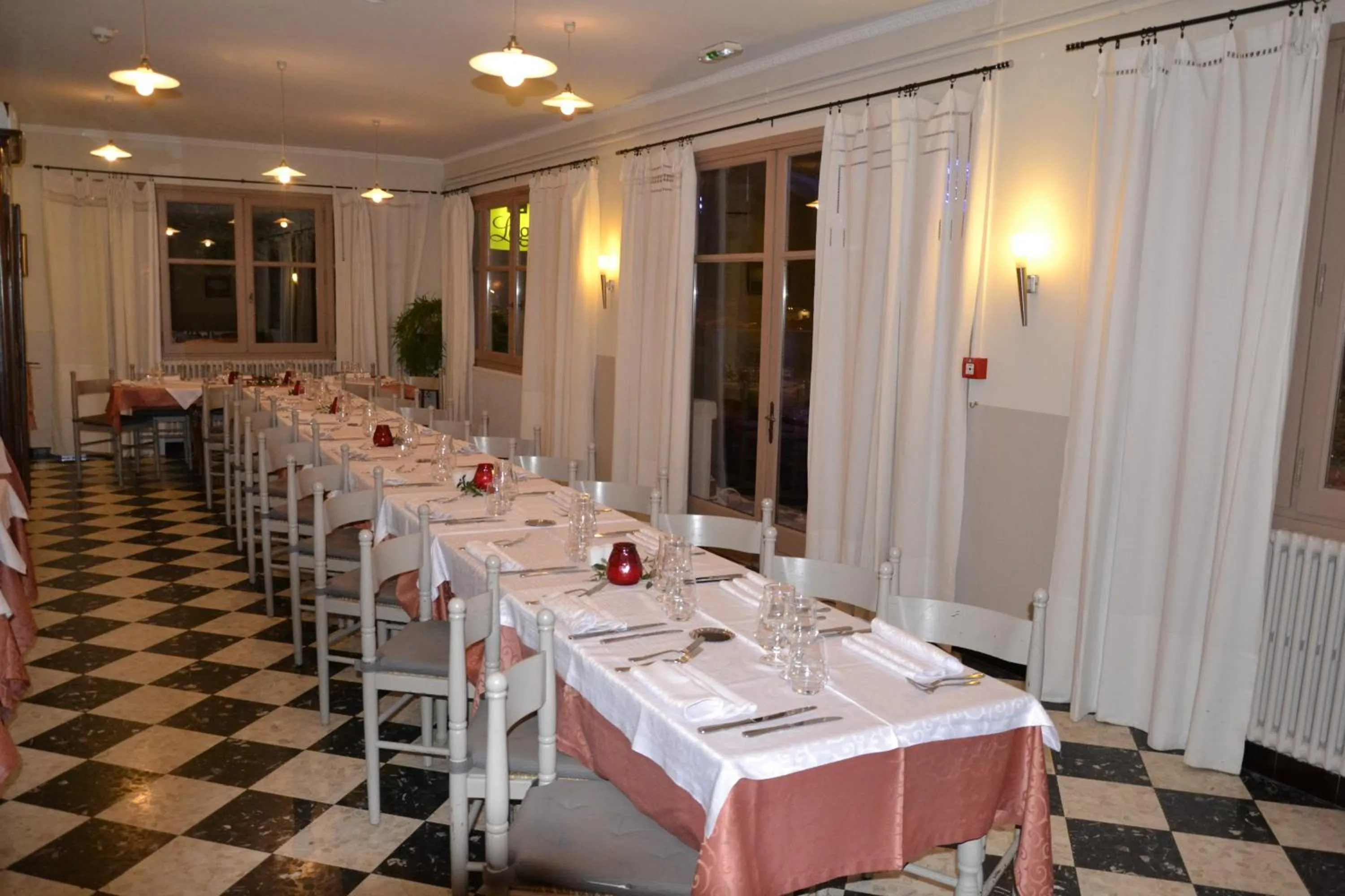 Restaurant/places to eat in Hotellerie de l'Esplanade