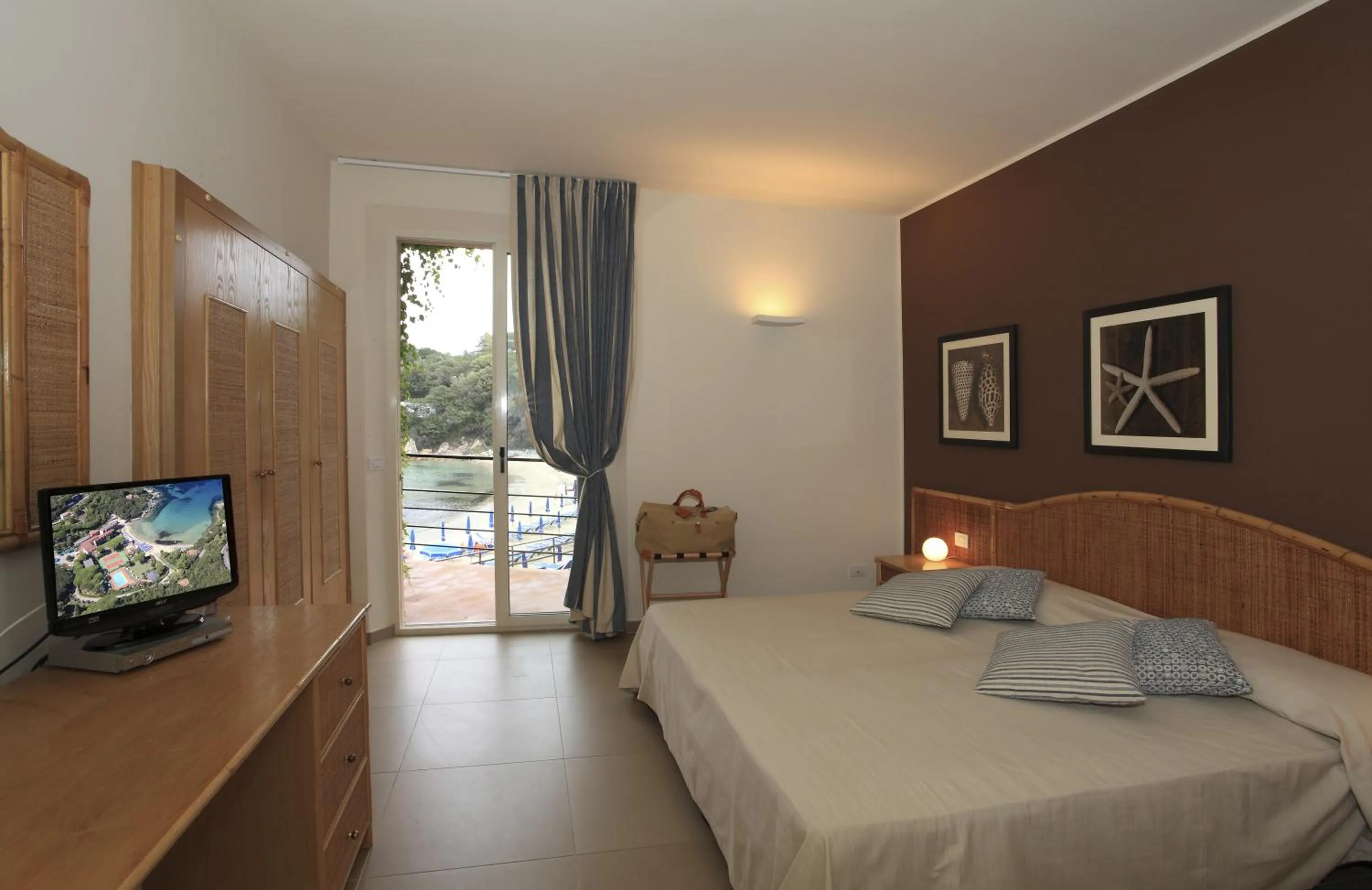 Balcony/Terrace, Bed in Hotel Desiree