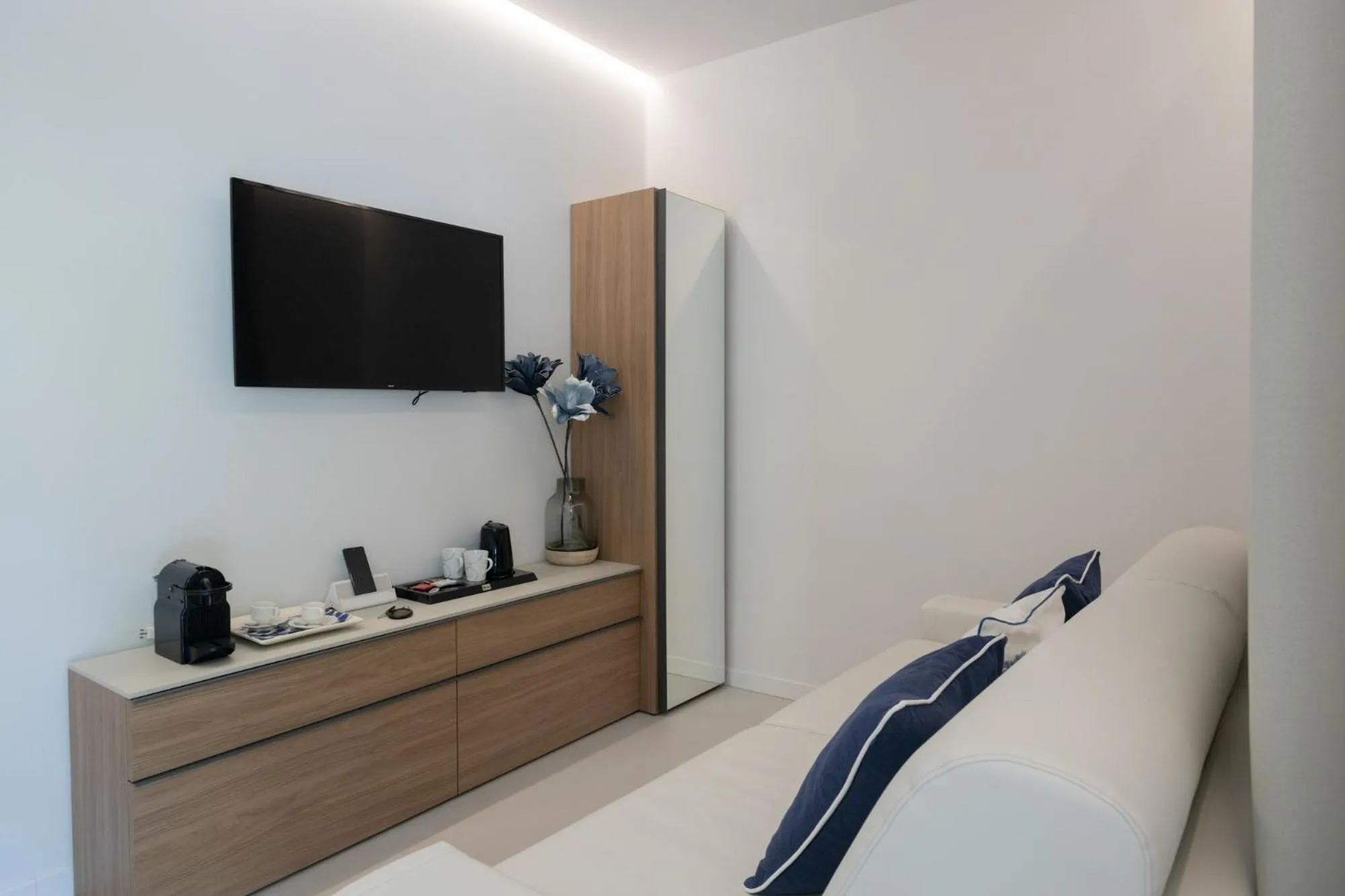 TV and multimedia in Hotel Desiree