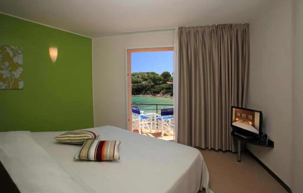 View (from property/room), Bed in Hotel Desiree