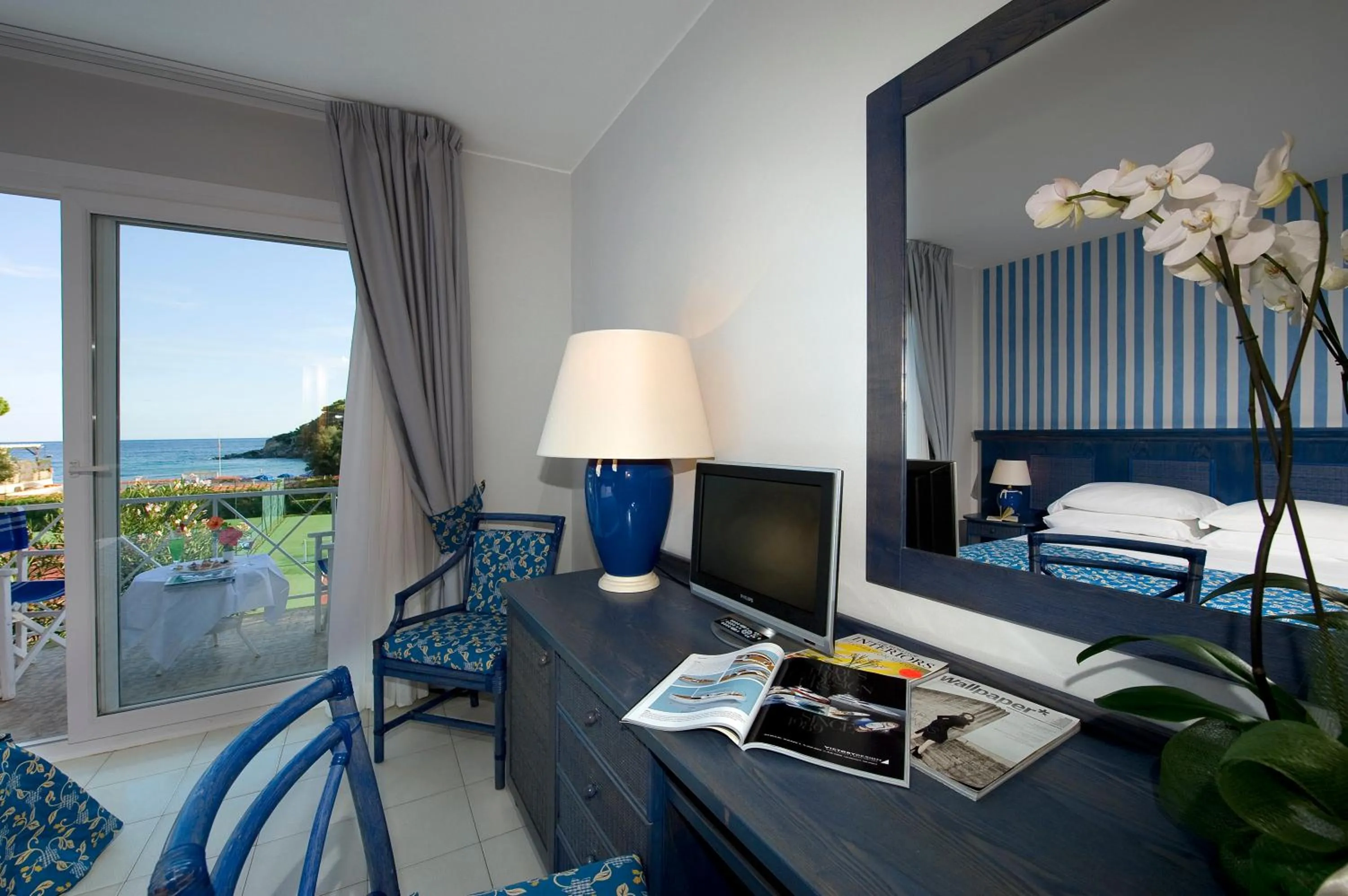 TV and multimedia, Bed in Hotel Desiree