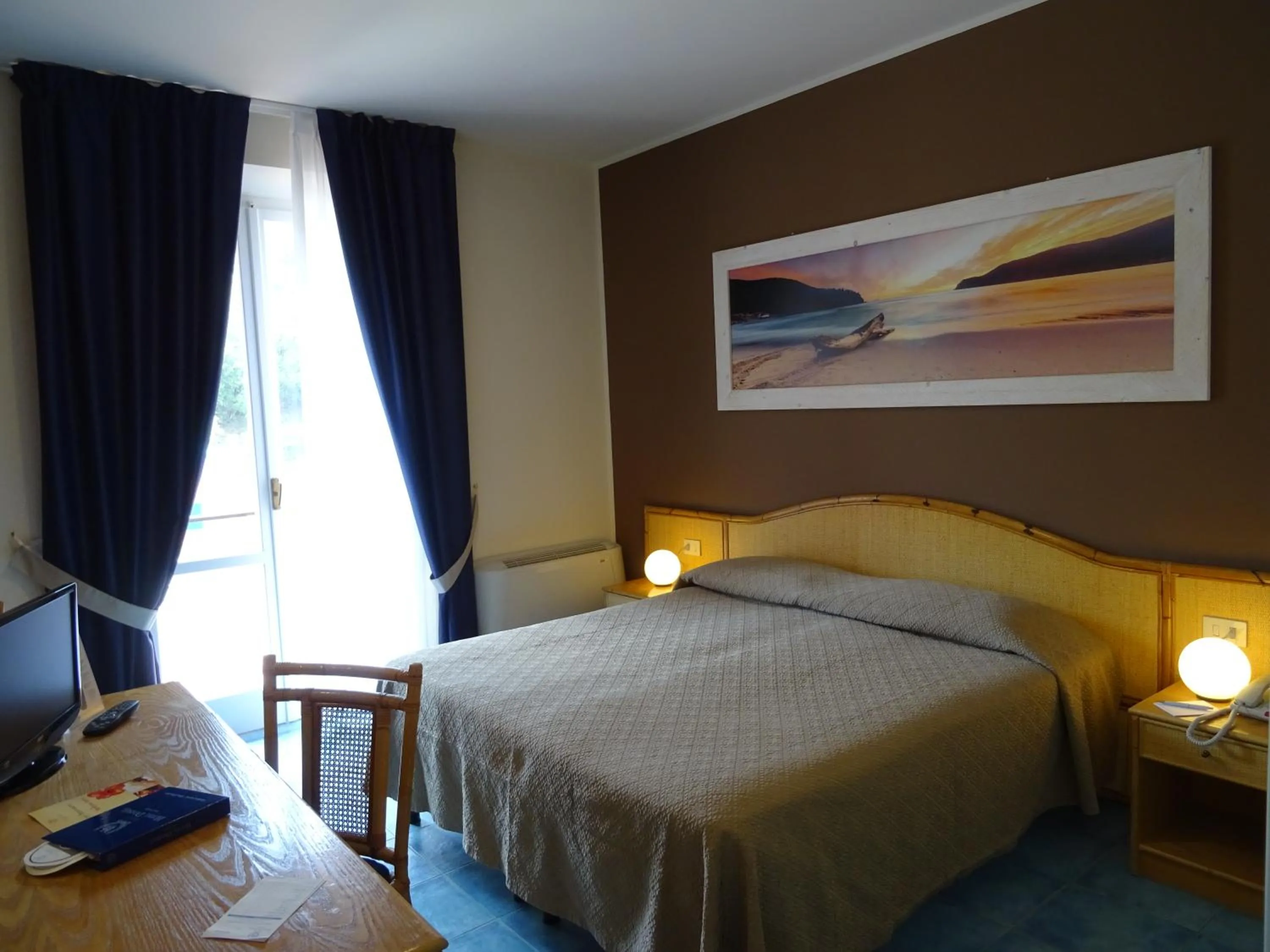 Garden, Bed in Hotel Desiree